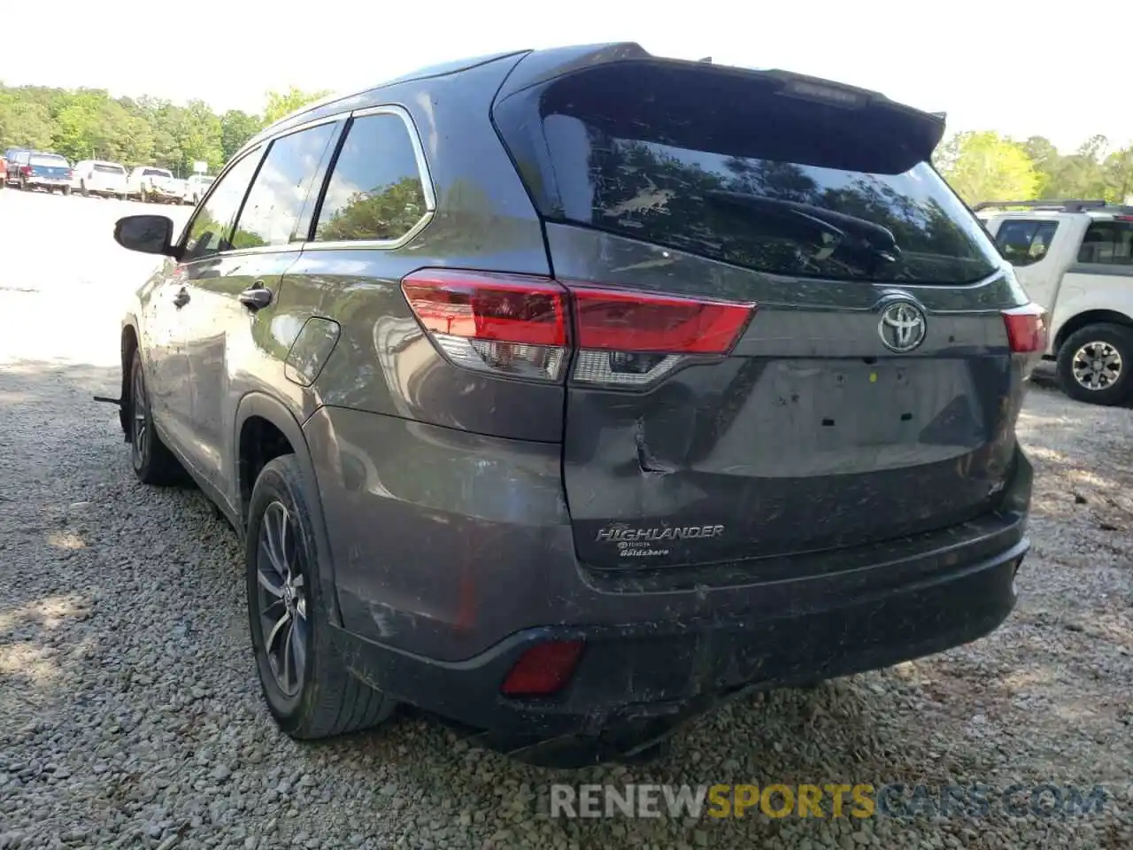 3 Photograph of a damaged car 5TDKZRFH2KS333431 TOYOTA HIGHLANDER 2019