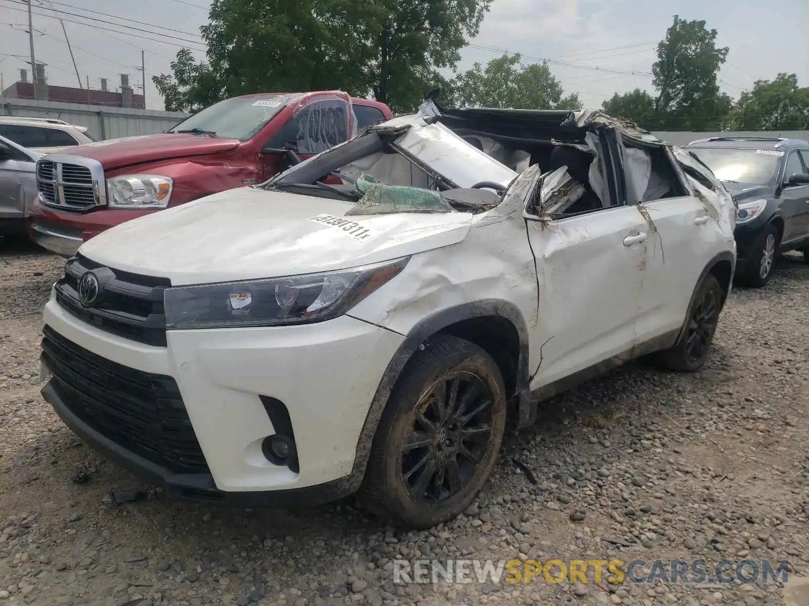 2 Photograph of a damaged car 5TDKZRFH2KS334188 TOYOTA HIGHLANDER 2019