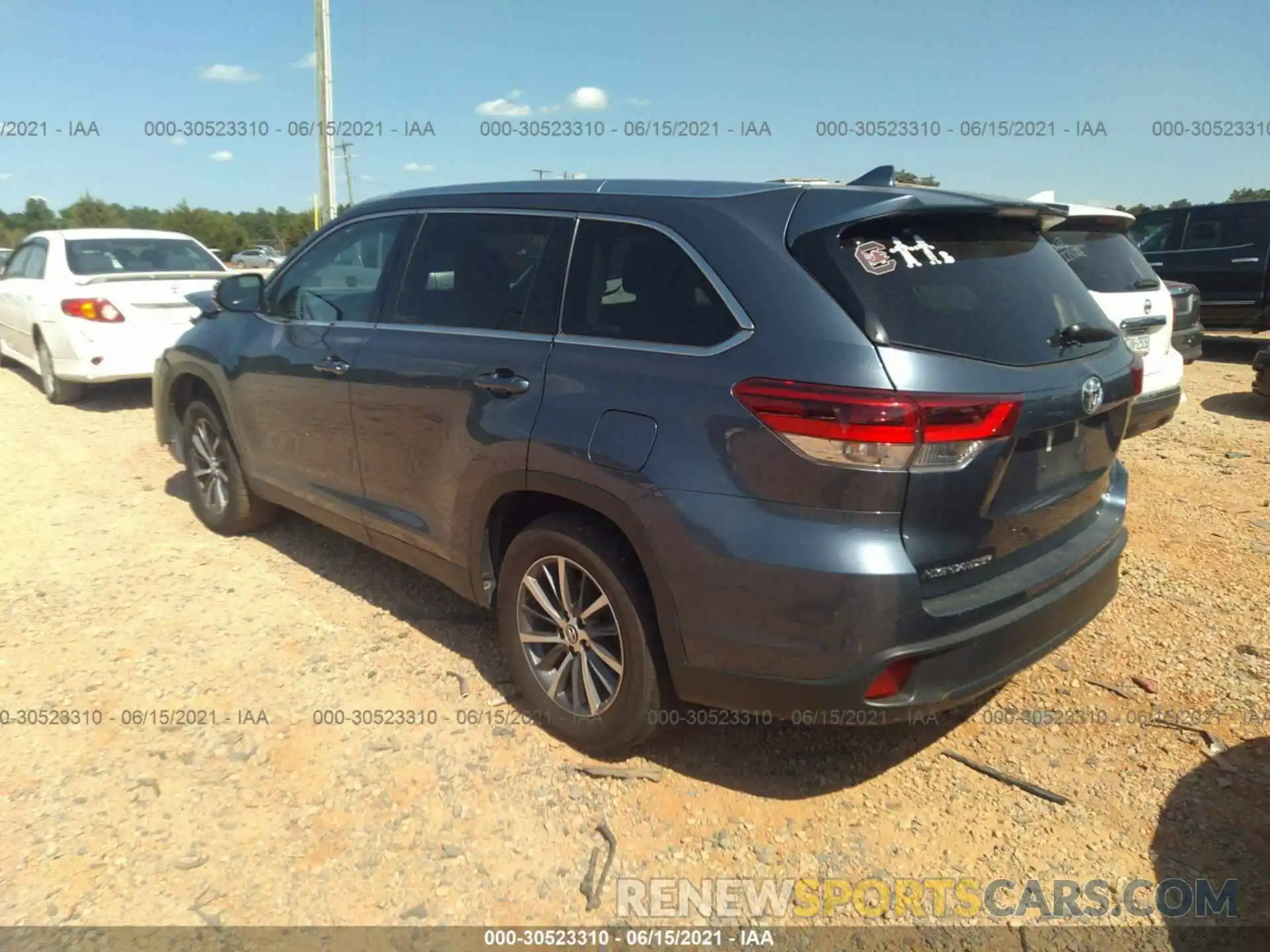 3 Photograph of a damaged car 5TDKZRFH2KS342226 TOYOTA HIGHLANDER 2019