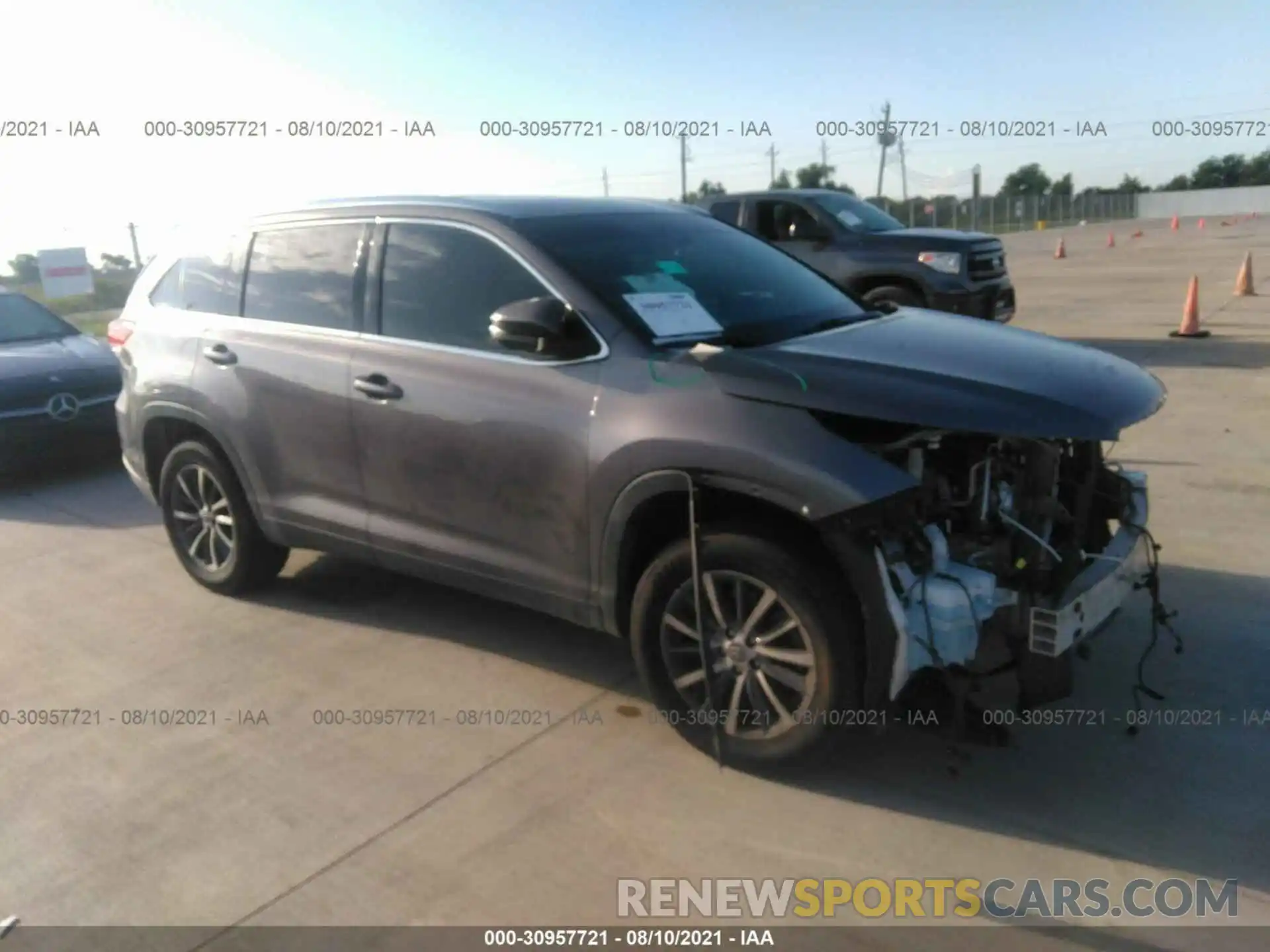 1 Photograph of a damaged car 5TDKZRFH2KS347622 TOYOTA HIGHLANDER 2019