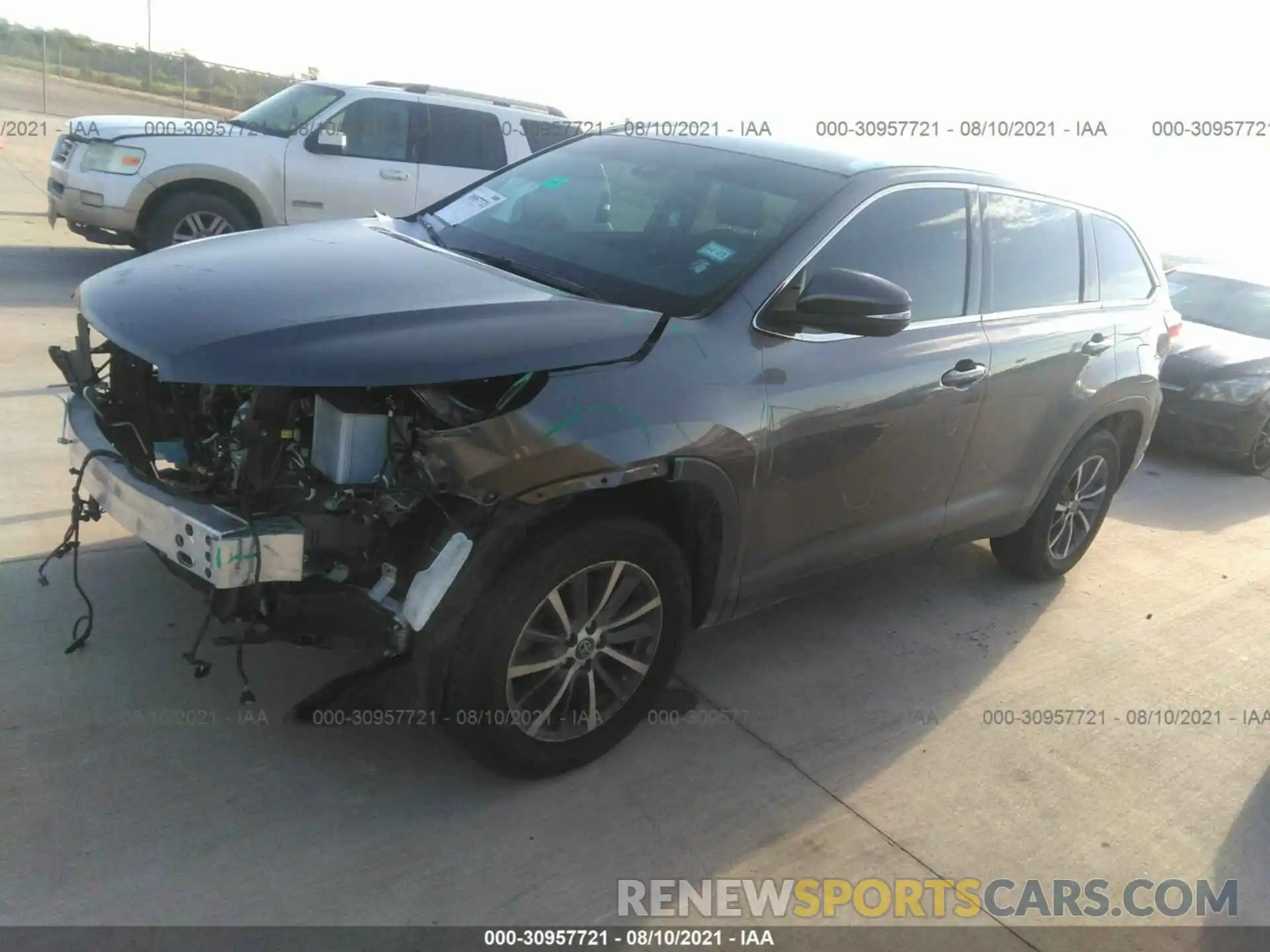 2 Photograph of a damaged car 5TDKZRFH2KS347622 TOYOTA HIGHLANDER 2019