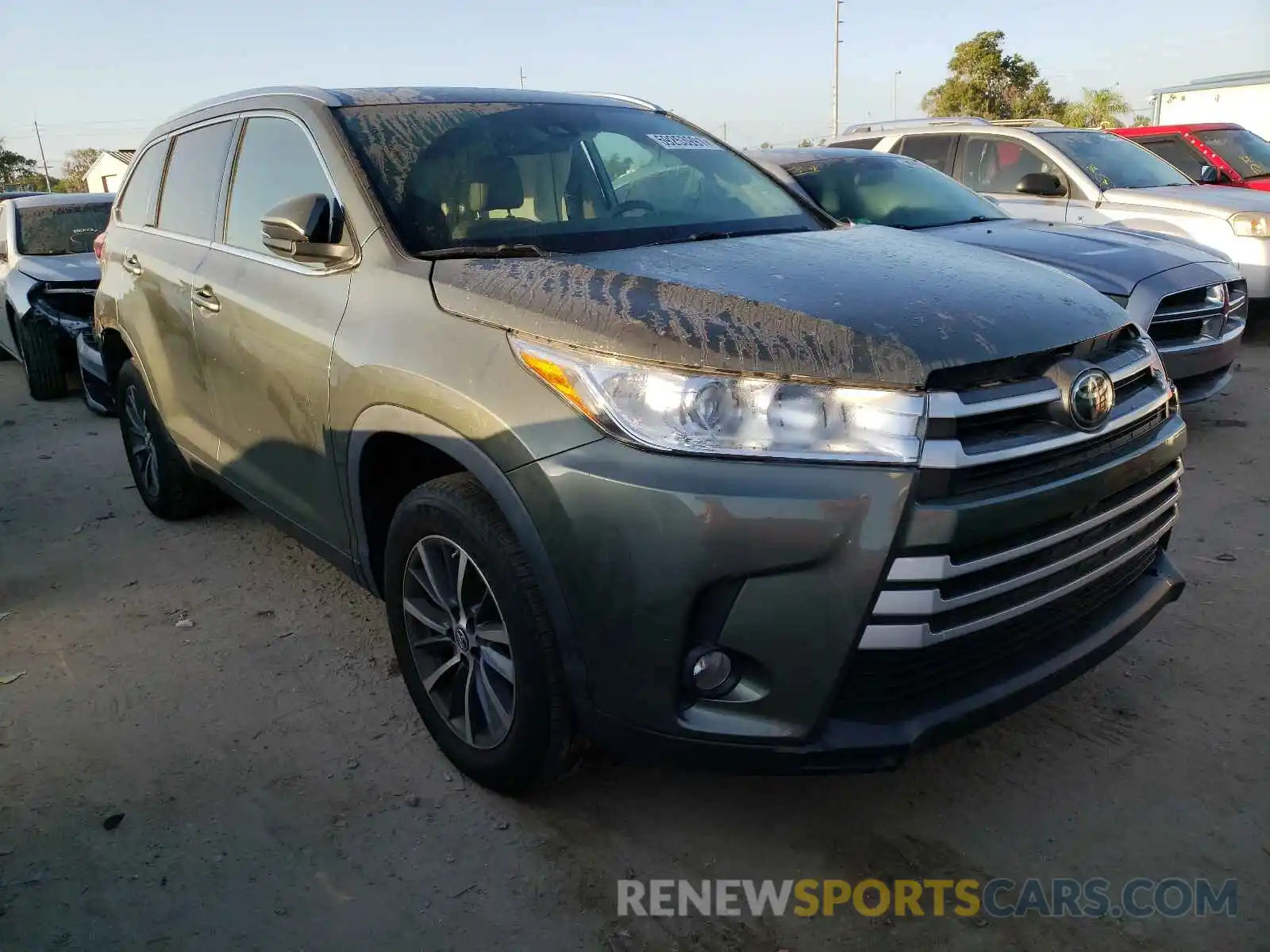 1 Photograph of a damaged car 5TDKZRFH2KS349614 TOYOTA HIGHLANDER 2019