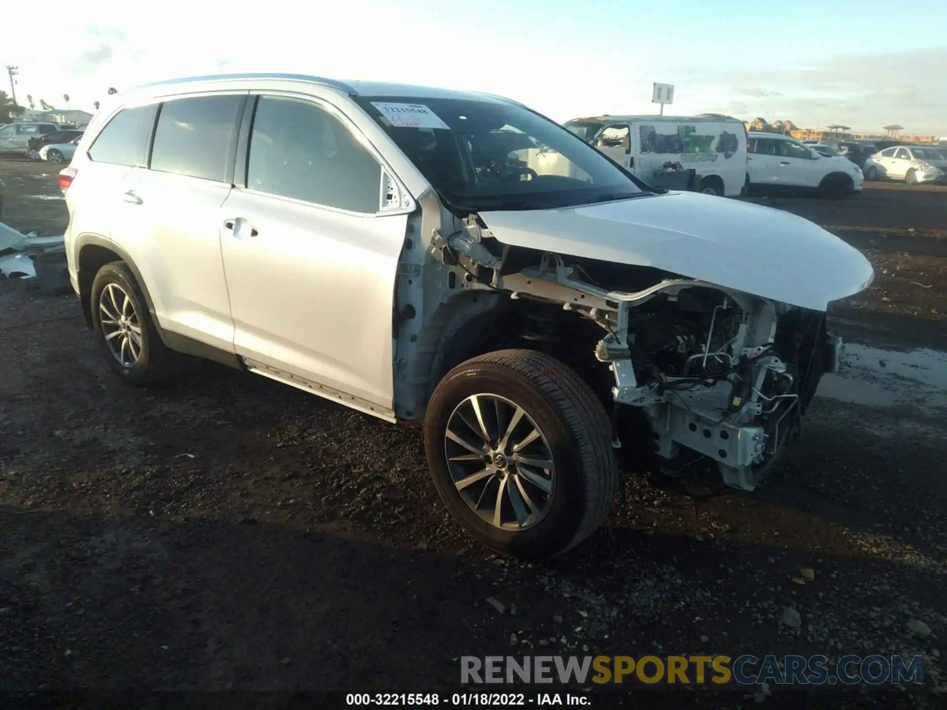 1 Photograph of a damaged car 5TDKZRFH2KS351802 TOYOTA HIGHLANDER 2019