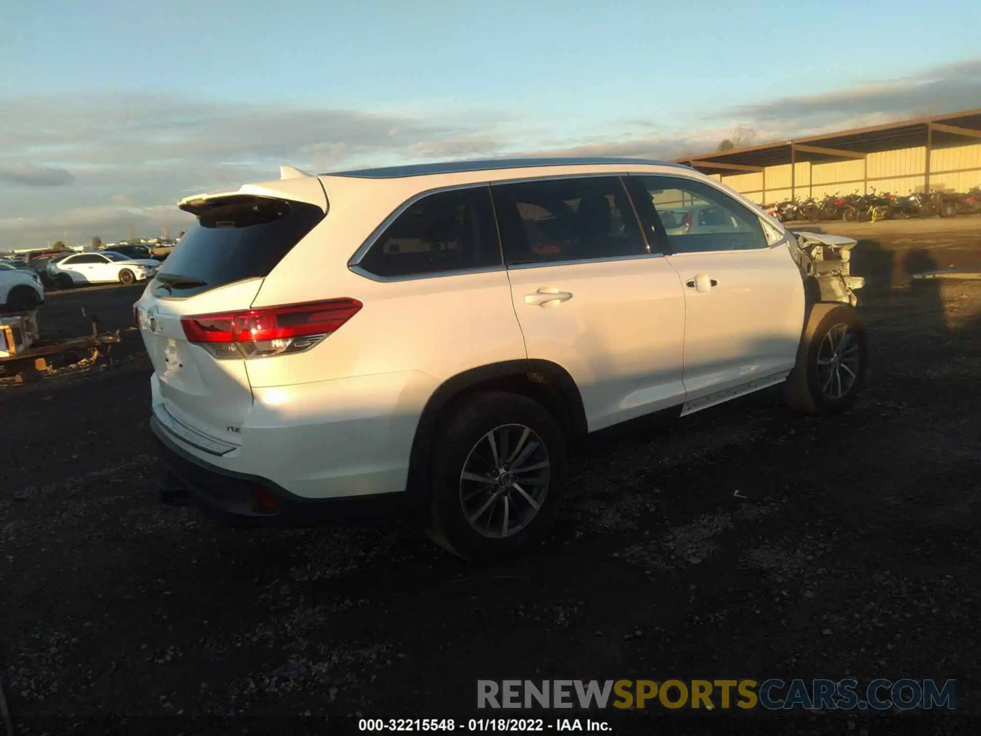 4 Photograph of a damaged car 5TDKZRFH2KS351802 TOYOTA HIGHLANDER 2019