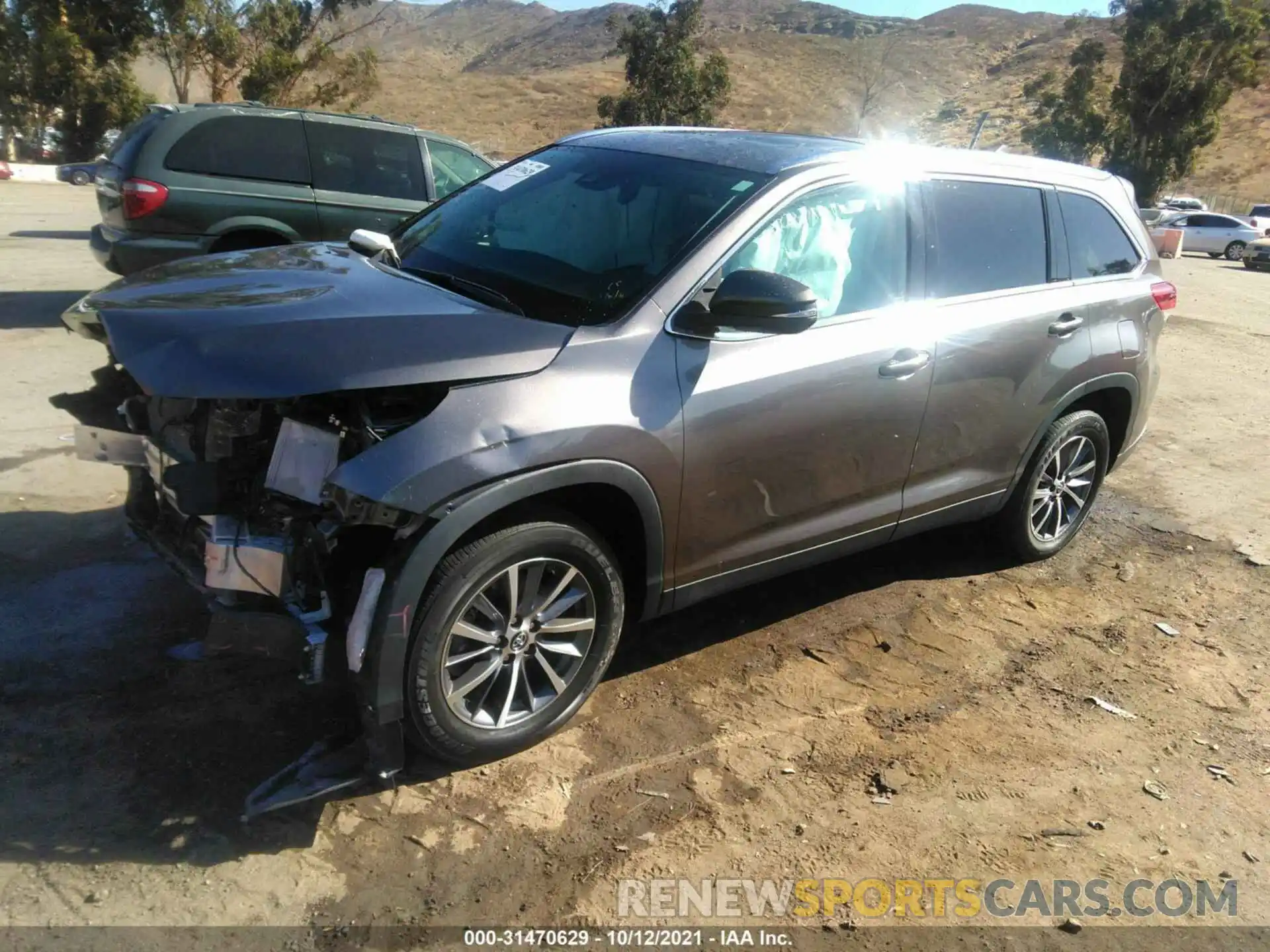 2 Photograph of a damaged car 5TDKZRFH2KS359561 TOYOTA HIGHLANDER 2019