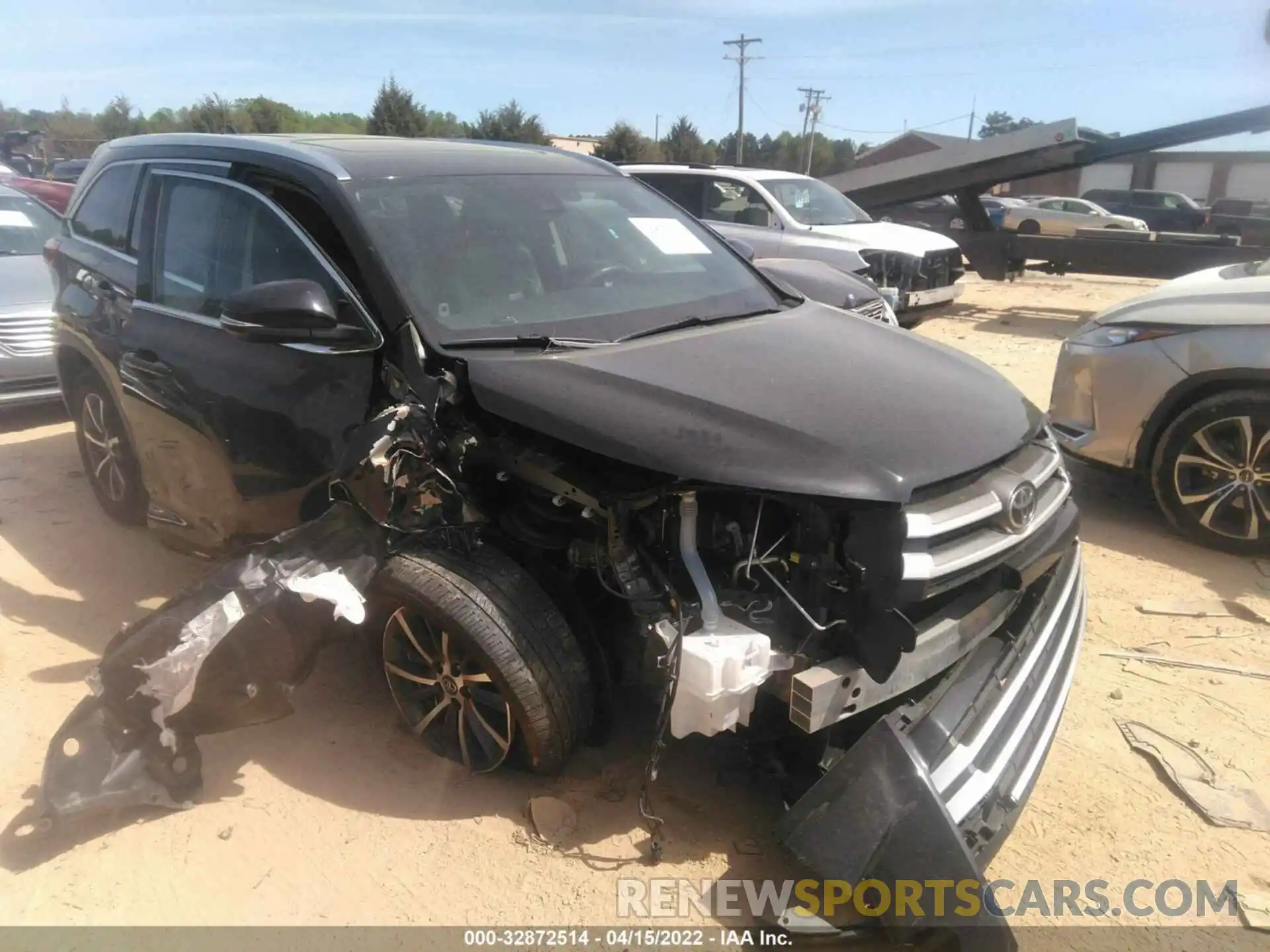 1 Photograph of a damaged car 5TDKZRFH2KS359611 TOYOTA HIGHLANDER 2019