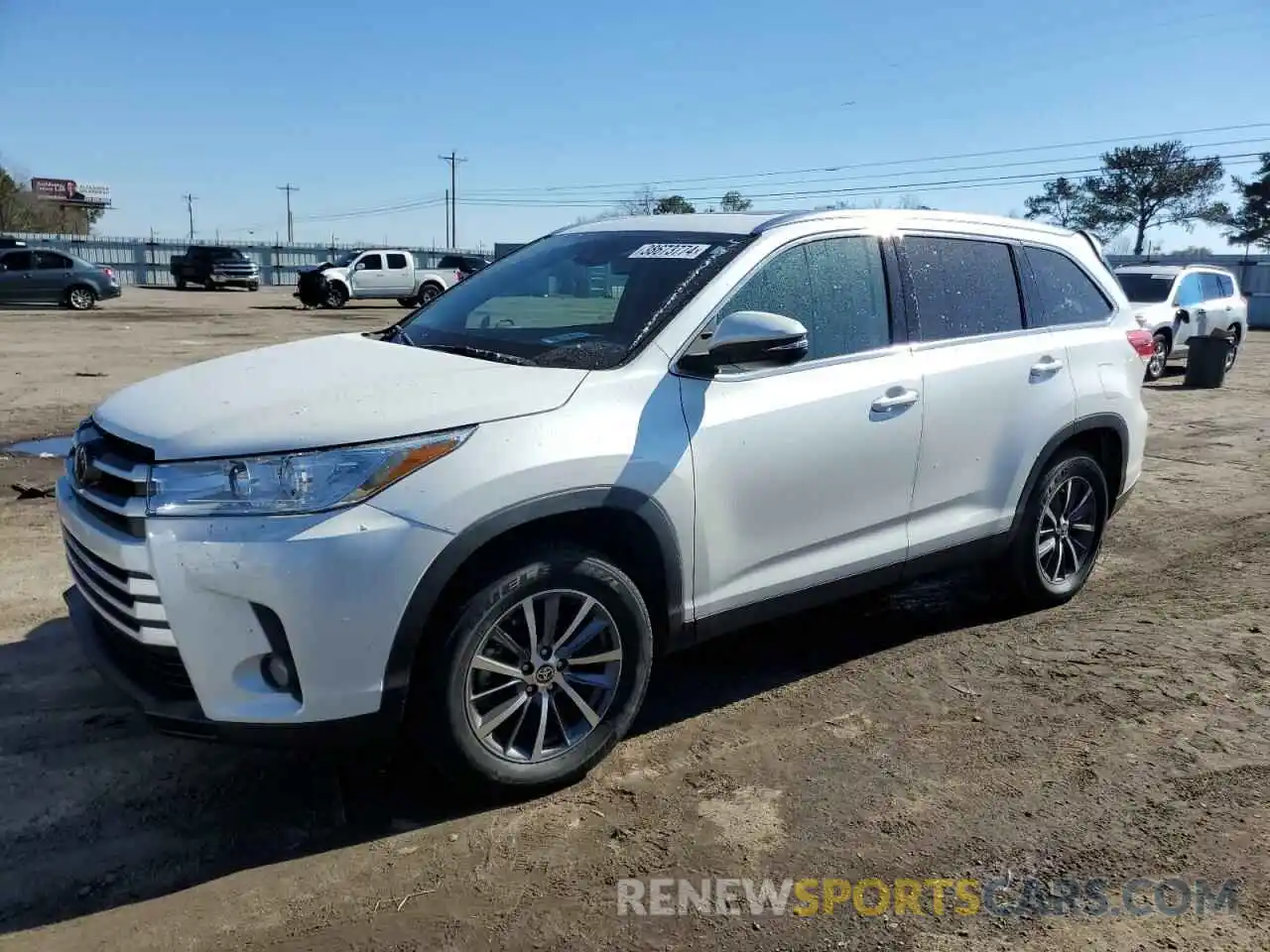 1 Photograph of a damaged car 5TDKZRFH2KS366736 TOYOTA HIGHLANDER 2019