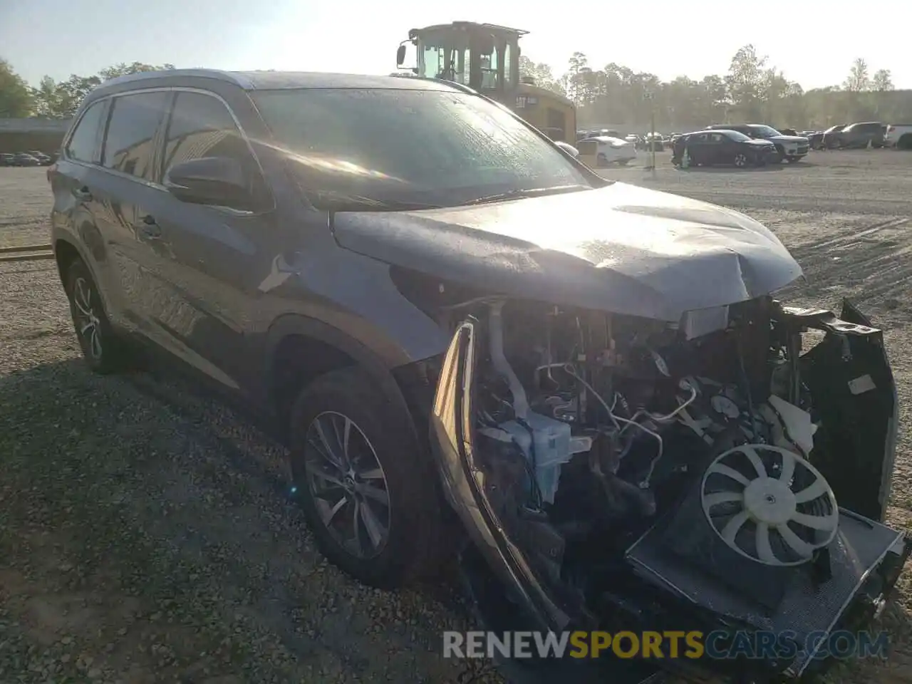 1 Photograph of a damaged car 5TDKZRFH2KS550588 TOYOTA HIGHLANDER 2019