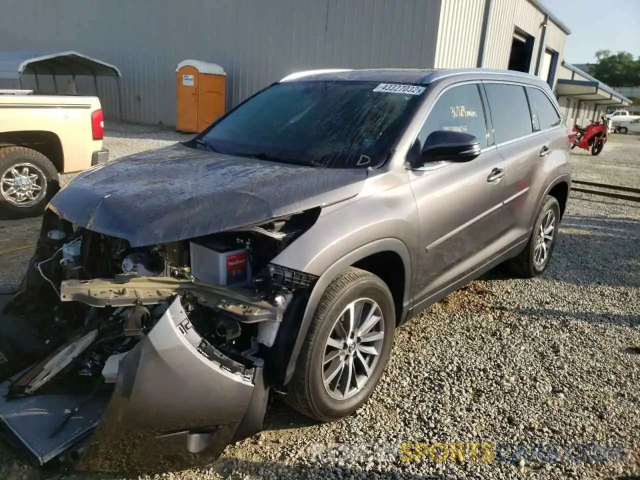 2 Photograph of a damaged car 5TDKZRFH2KS550588 TOYOTA HIGHLANDER 2019