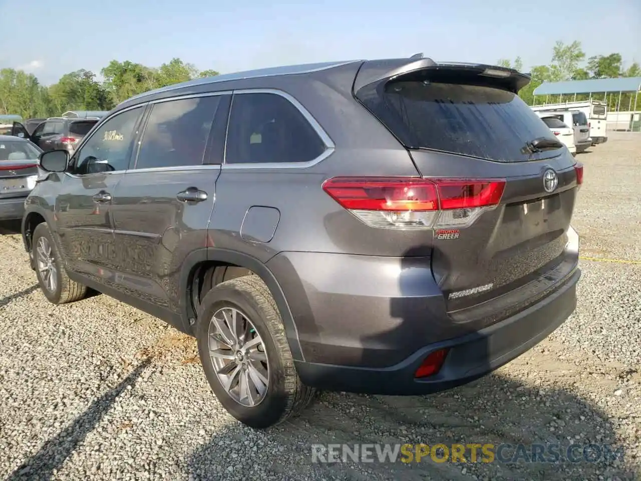 3 Photograph of a damaged car 5TDKZRFH2KS550588 TOYOTA HIGHLANDER 2019