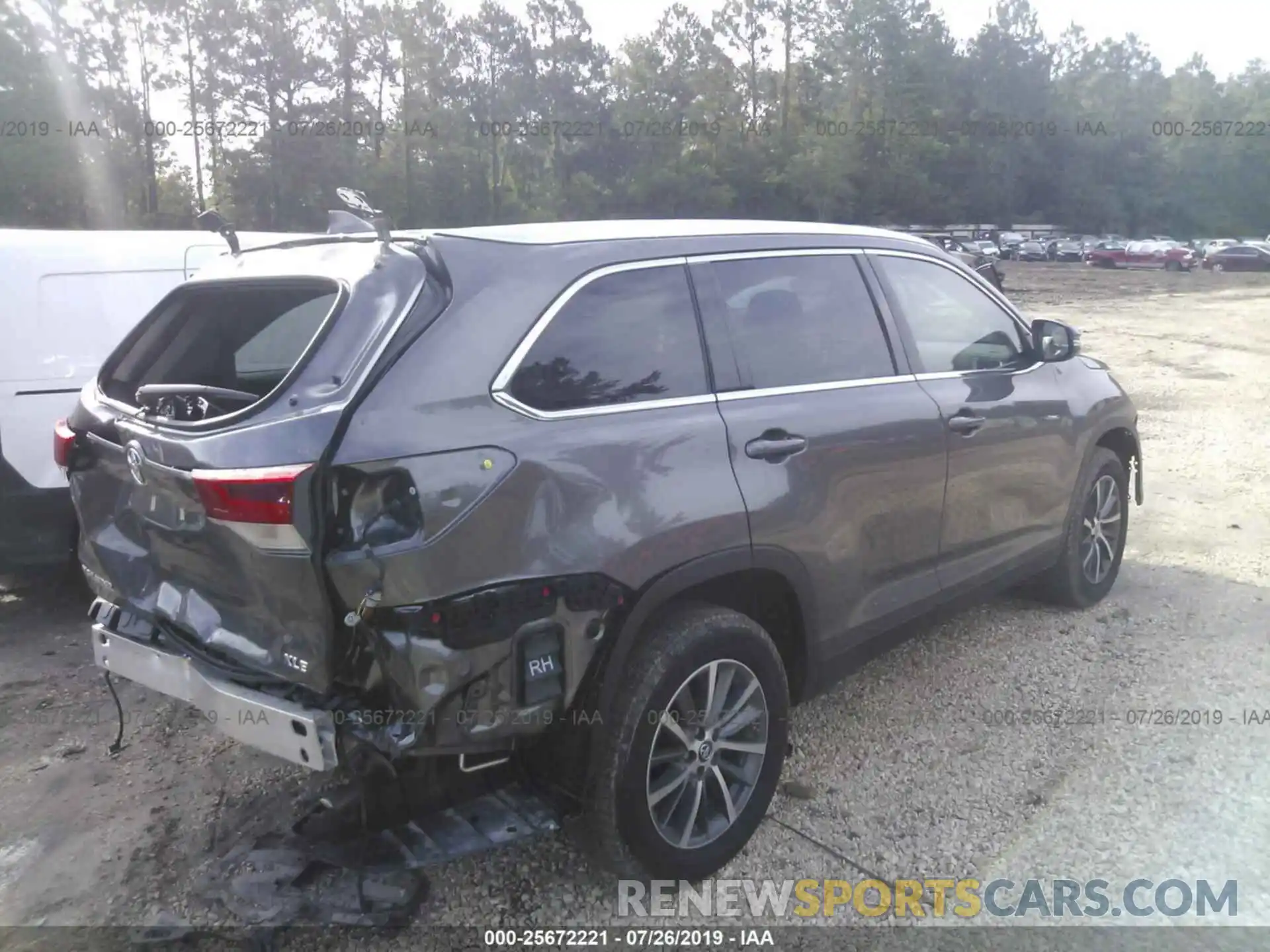 4 Photograph of a damaged car 5TDKZRFH2KS553300 TOYOTA HIGHLANDER 2019