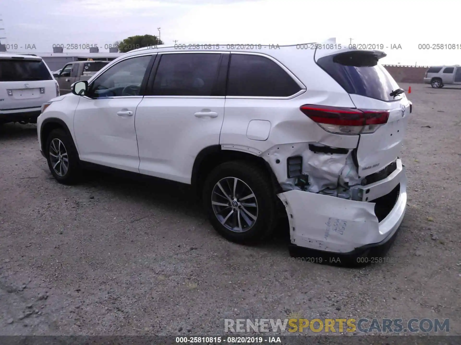 3 Photograph of a damaged car 5TDKZRFH2KS554818 TOYOTA HIGHLANDER 2019