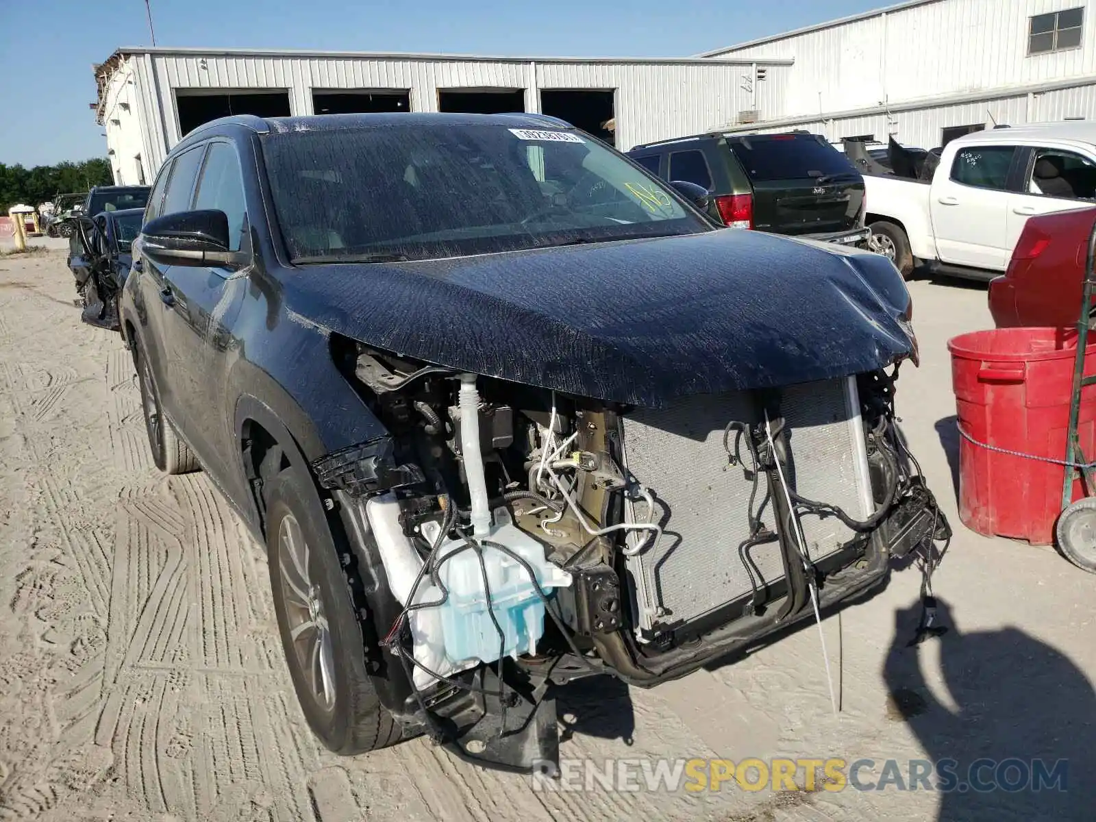 1 Photograph of a damaged car 5TDKZRFH2KS555354 TOYOTA HIGHLANDER 2019