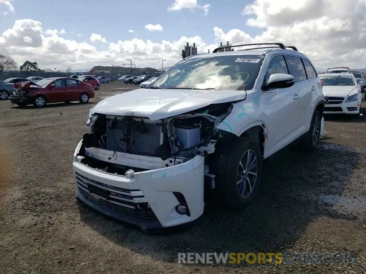 2 Photograph of a damaged car 5TDKZRFH2KS555919 TOYOTA HIGHLANDER 2019