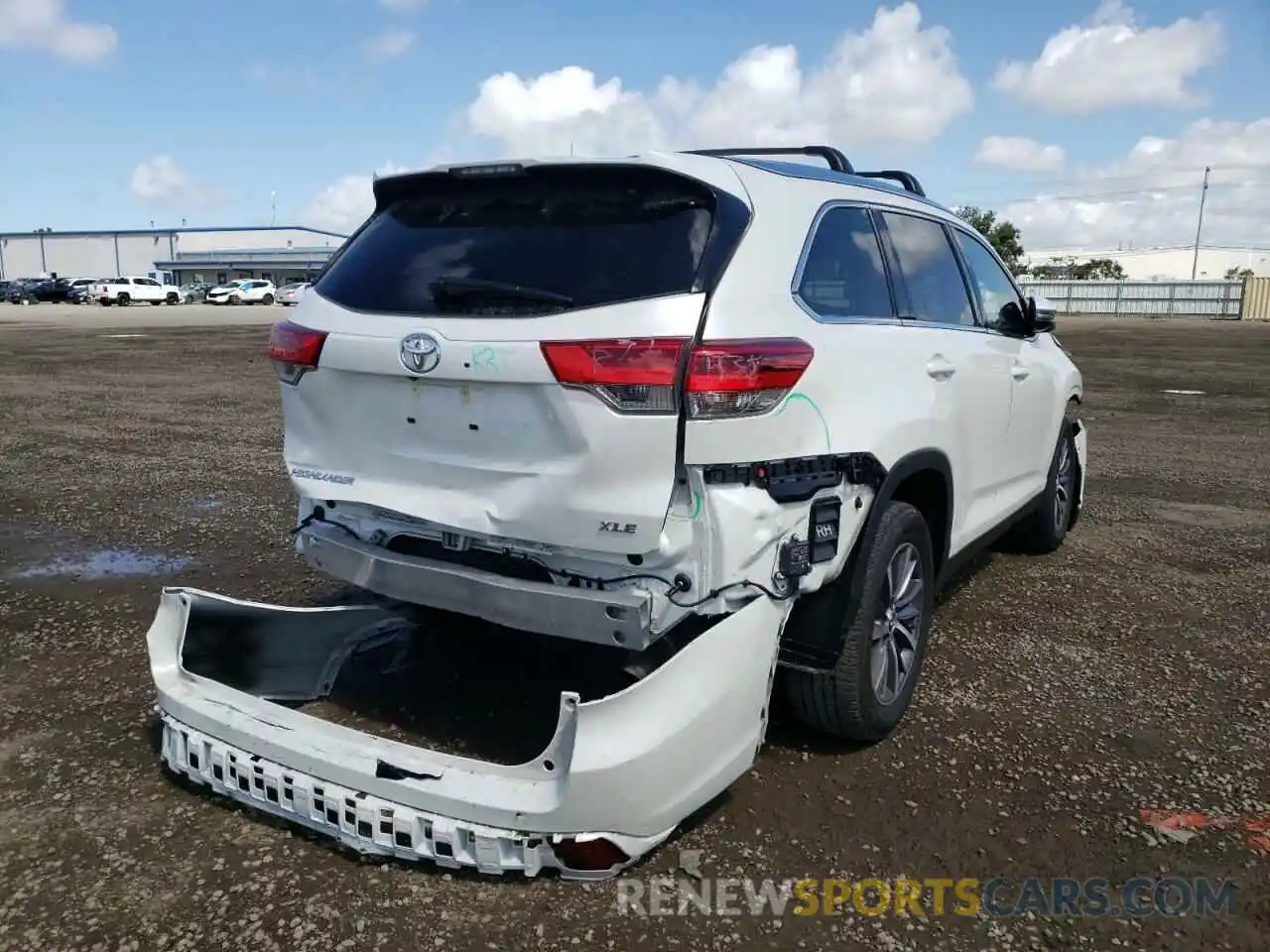 4 Photograph of a damaged car 5TDKZRFH2KS555919 TOYOTA HIGHLANDER 2019