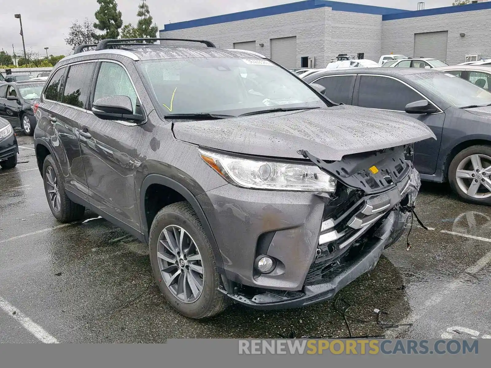 1 Photograph of a damaged car 5TDKZRFH2KS557783 TOYOTA HIGHLANDER 2019