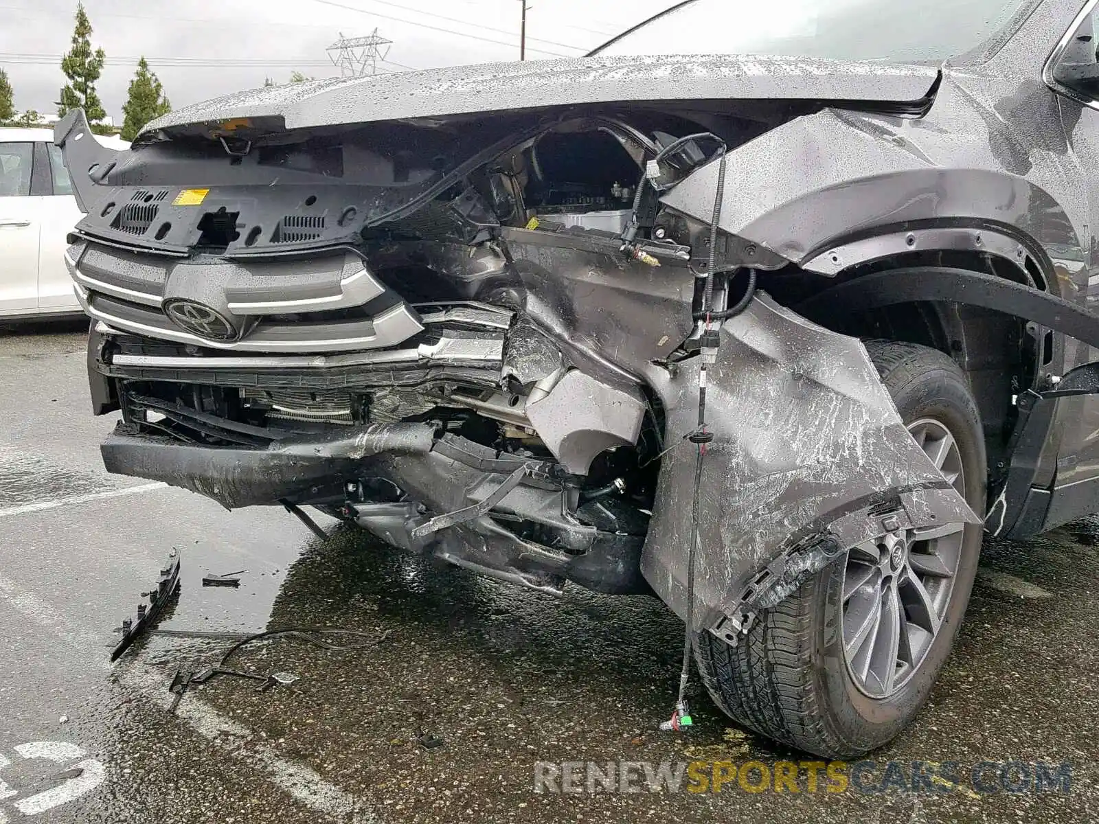 9 Photograph of a damaged car 5TDKZRFH2KS557783 TOYOTA HIGHLANDER 2019