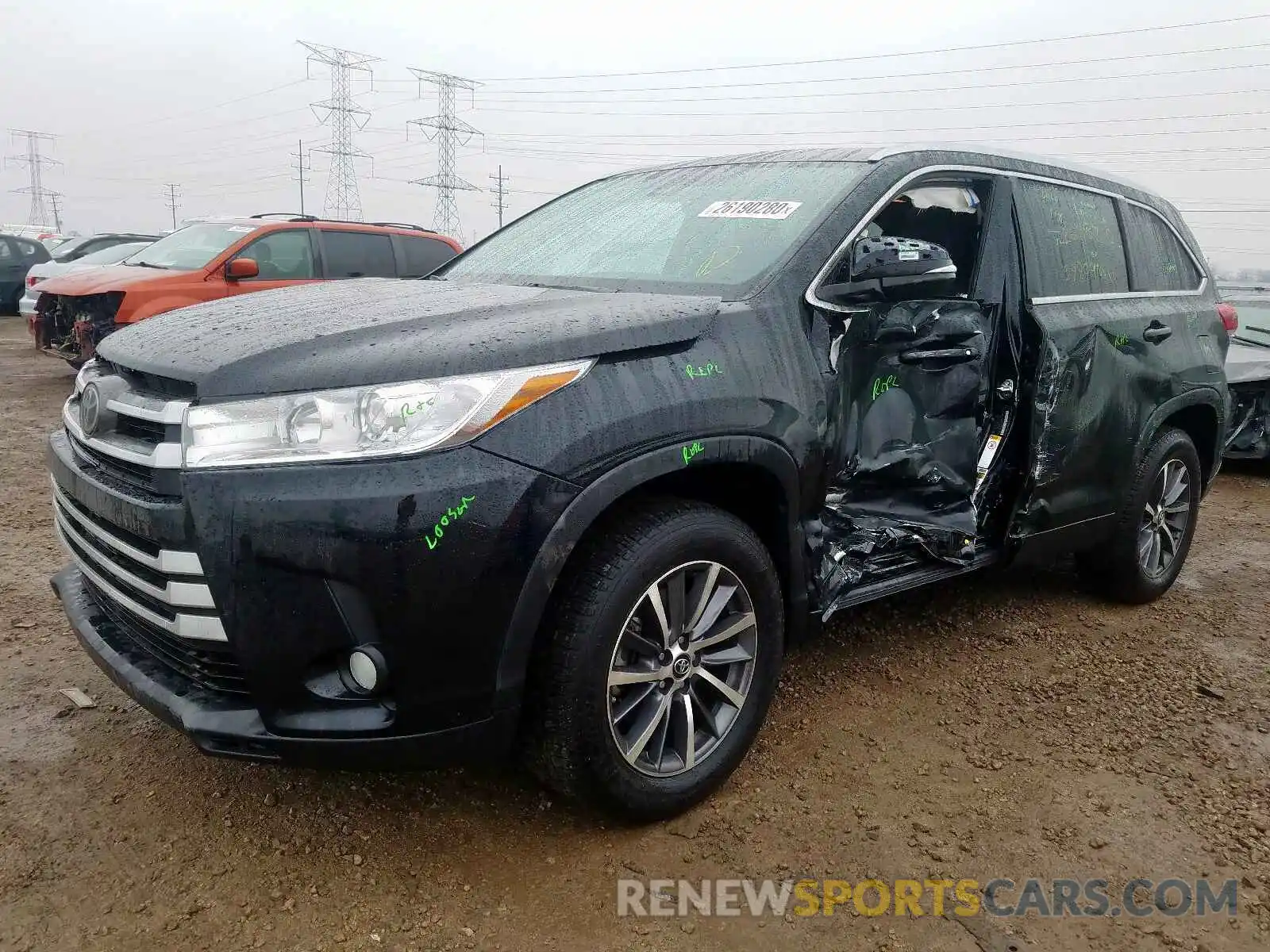 2 Photograph of a damaged car 5TDKZRFH2KS558965 TOYOTA HIGHLANDER 2019