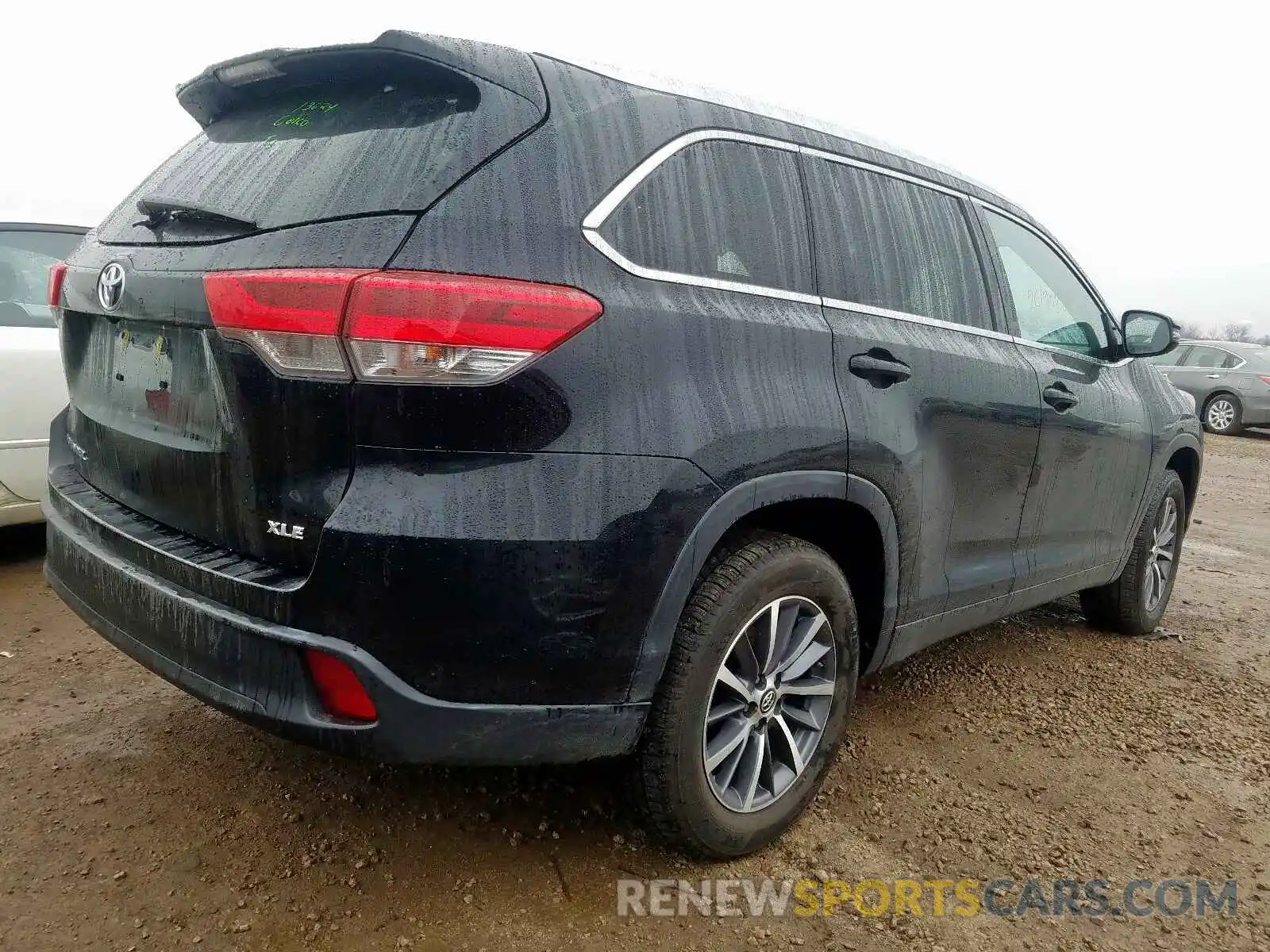 4 Photograph of a damaged car 5TDKZRFH2KS558965 TOYOTA HIGHLANDER 2019