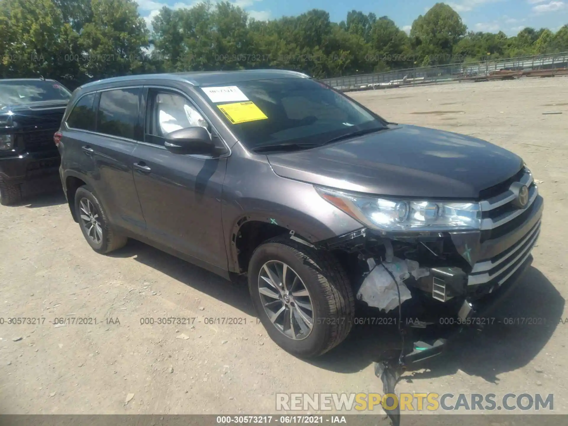 1 Photograph of a damaged car 5TDKZRFH2KS559212 TOYOTA HIGHLANDER 2019