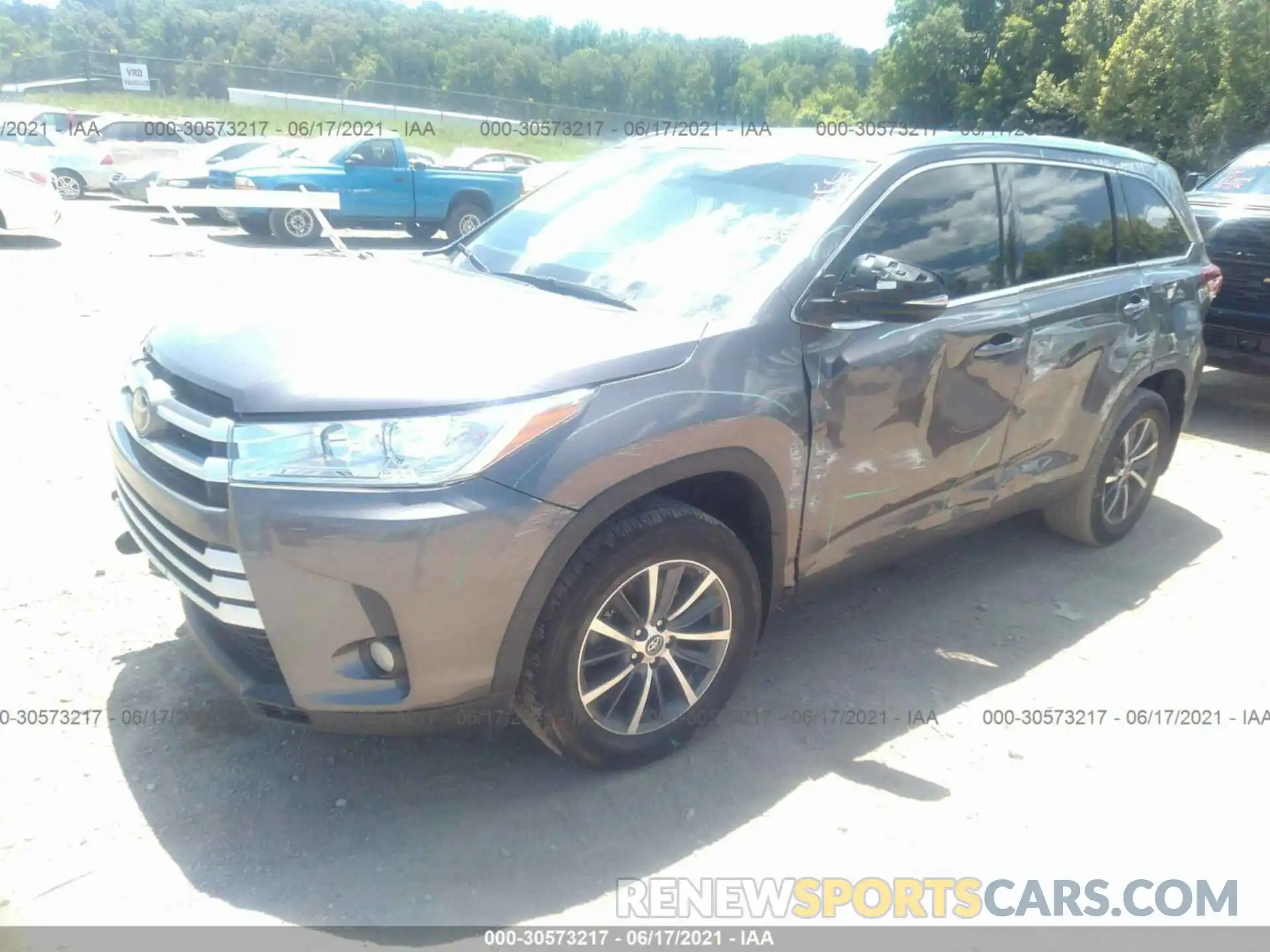 2 Photograph of a damaged car 5TDKZRFH2KS559212 TOYOTA HIGHLANDER 2019