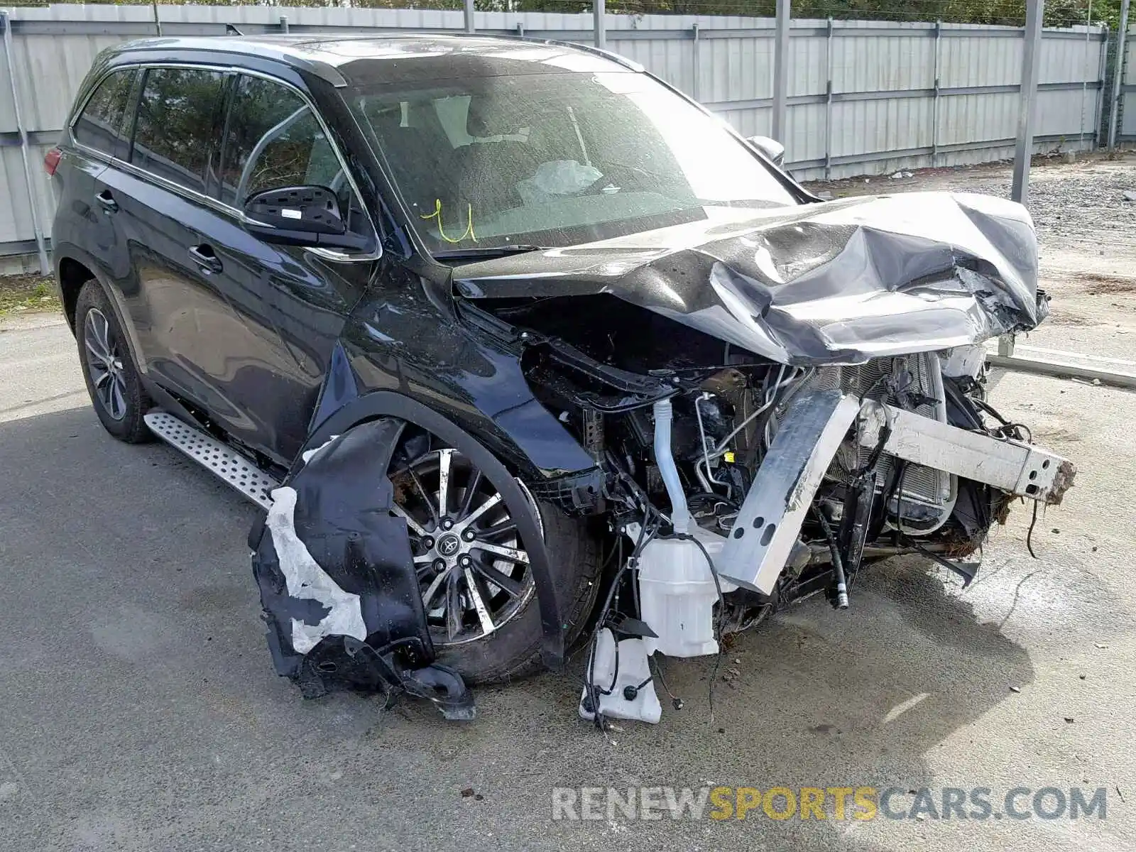 1 Photograph of a damaged car 5TDKZRFH2KS559811 TOYOTA HIGHLANDER 2019