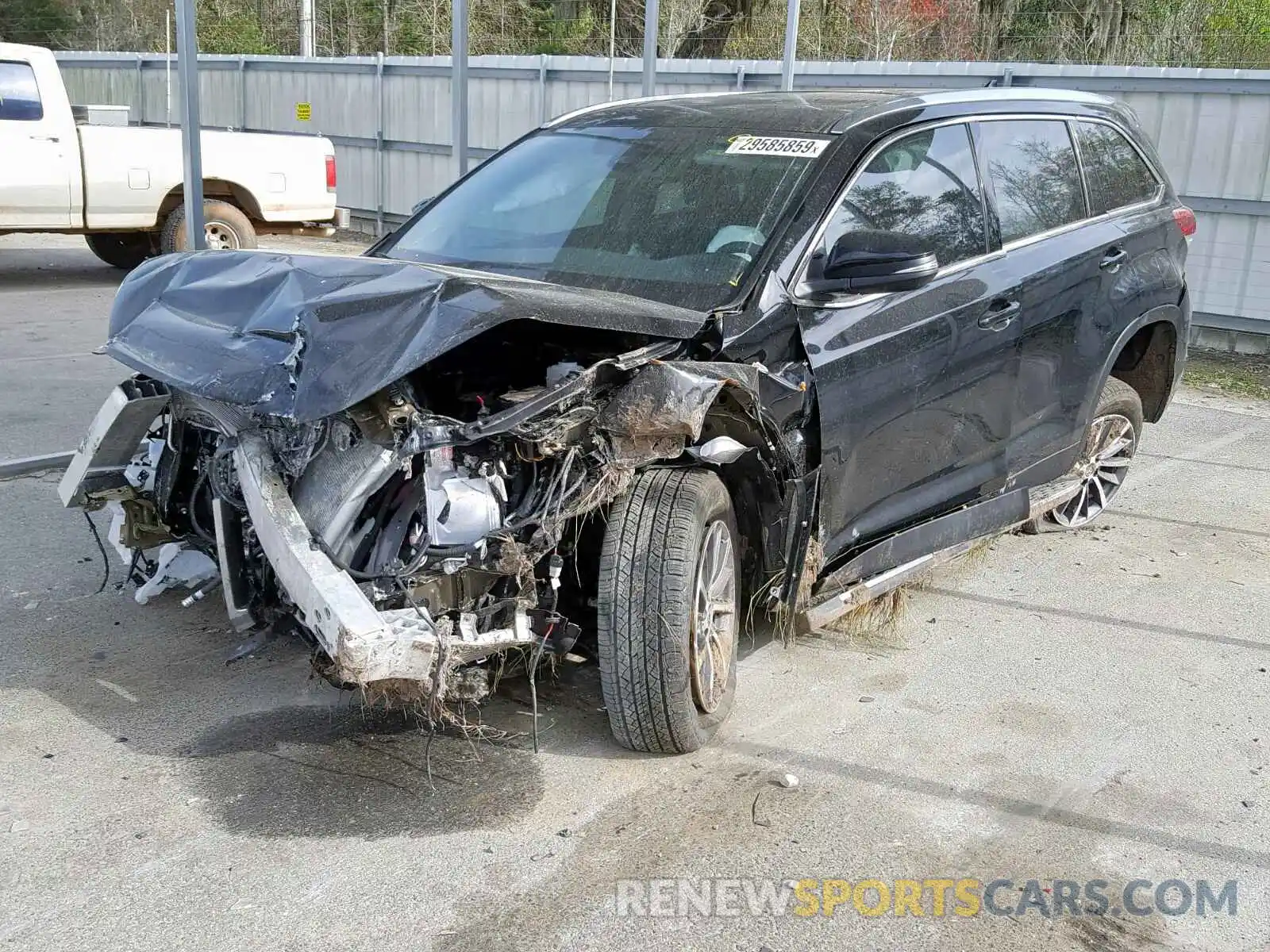 2 Photograph of a damaged car 5TDKZRFH2KS559811 TOYOTA HIGHLANDER 2019