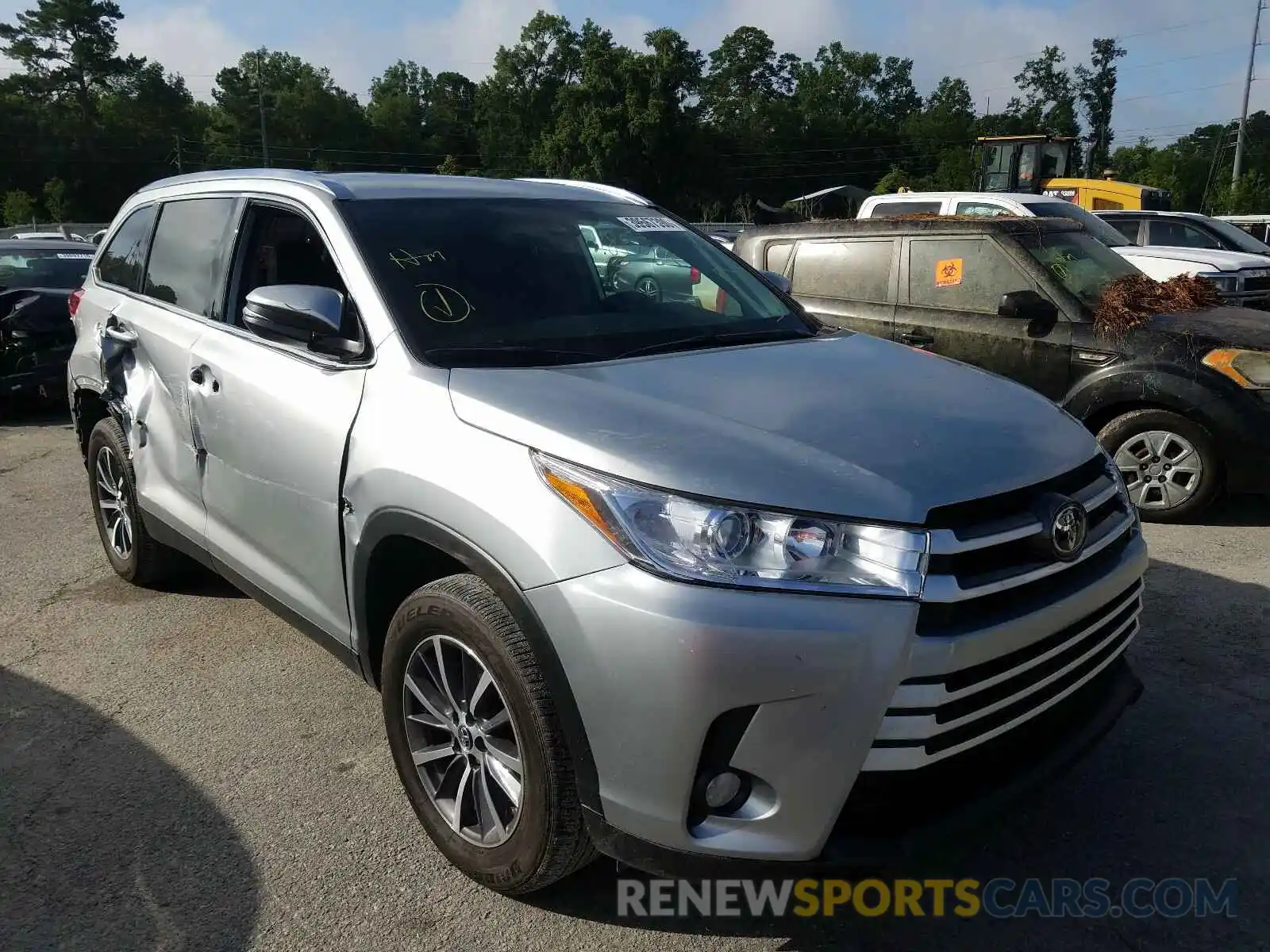 1 Photograph of a damaged car 5TDKZRFH2KS560425 TOYOTA HIGHLANDER 2019