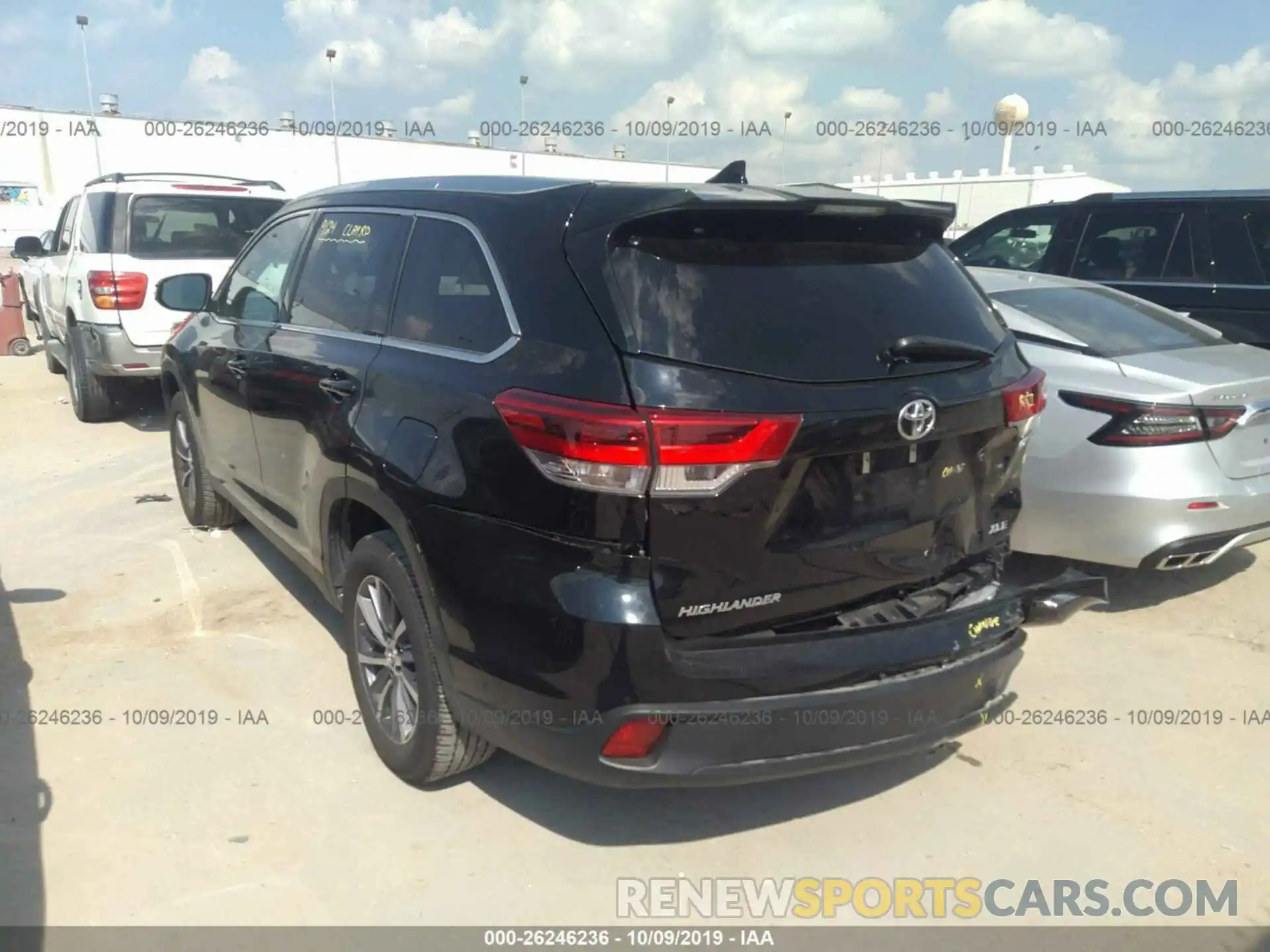 3 Photograph of a damaged car 5TDKZRFH2KS560926 TOYOTA HIGHLANDER 2019