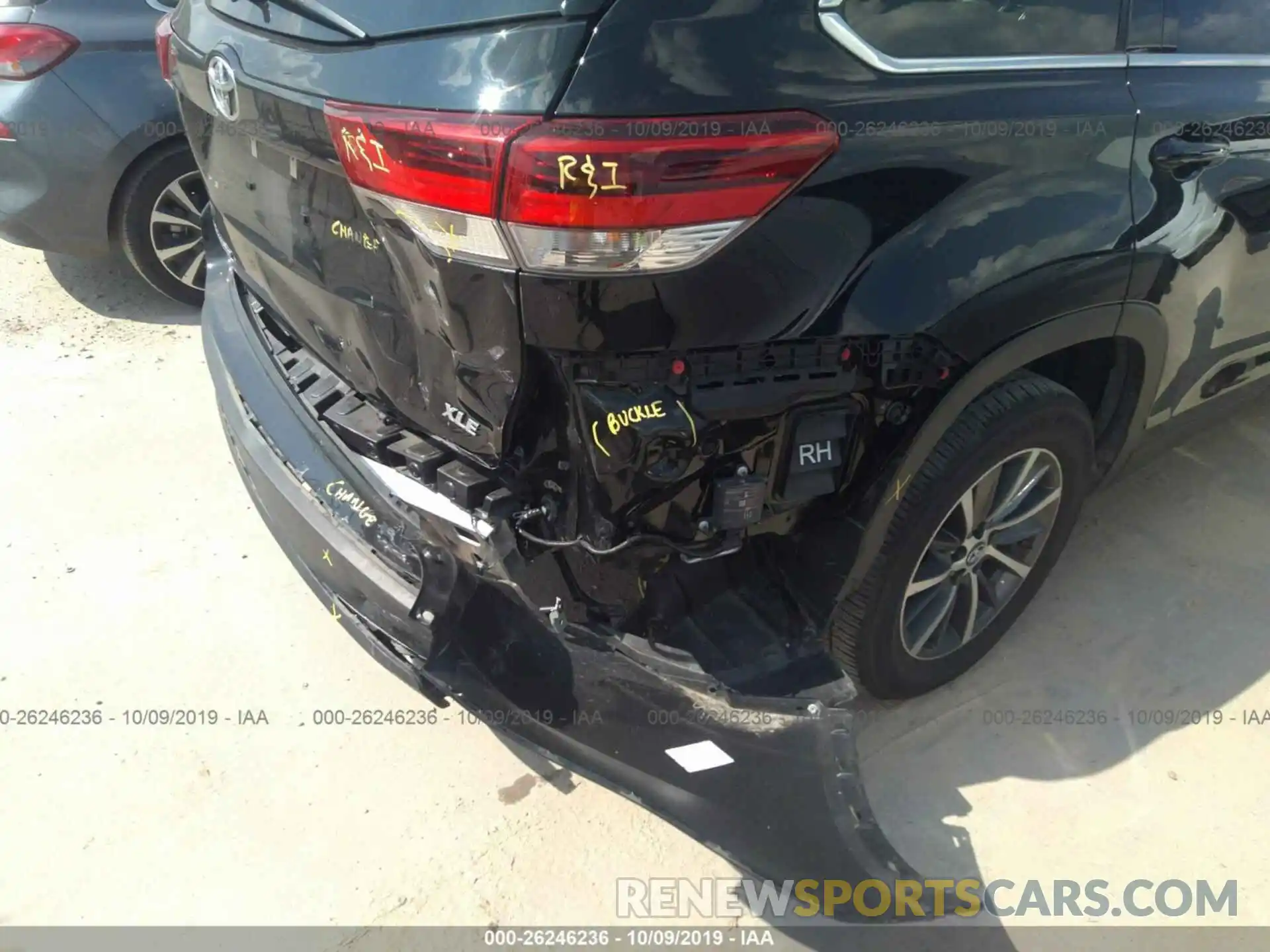 6 Photograph of a damaged car 5TDKZRFH2KS560926 TOYOTA HIGHLANDER 2019