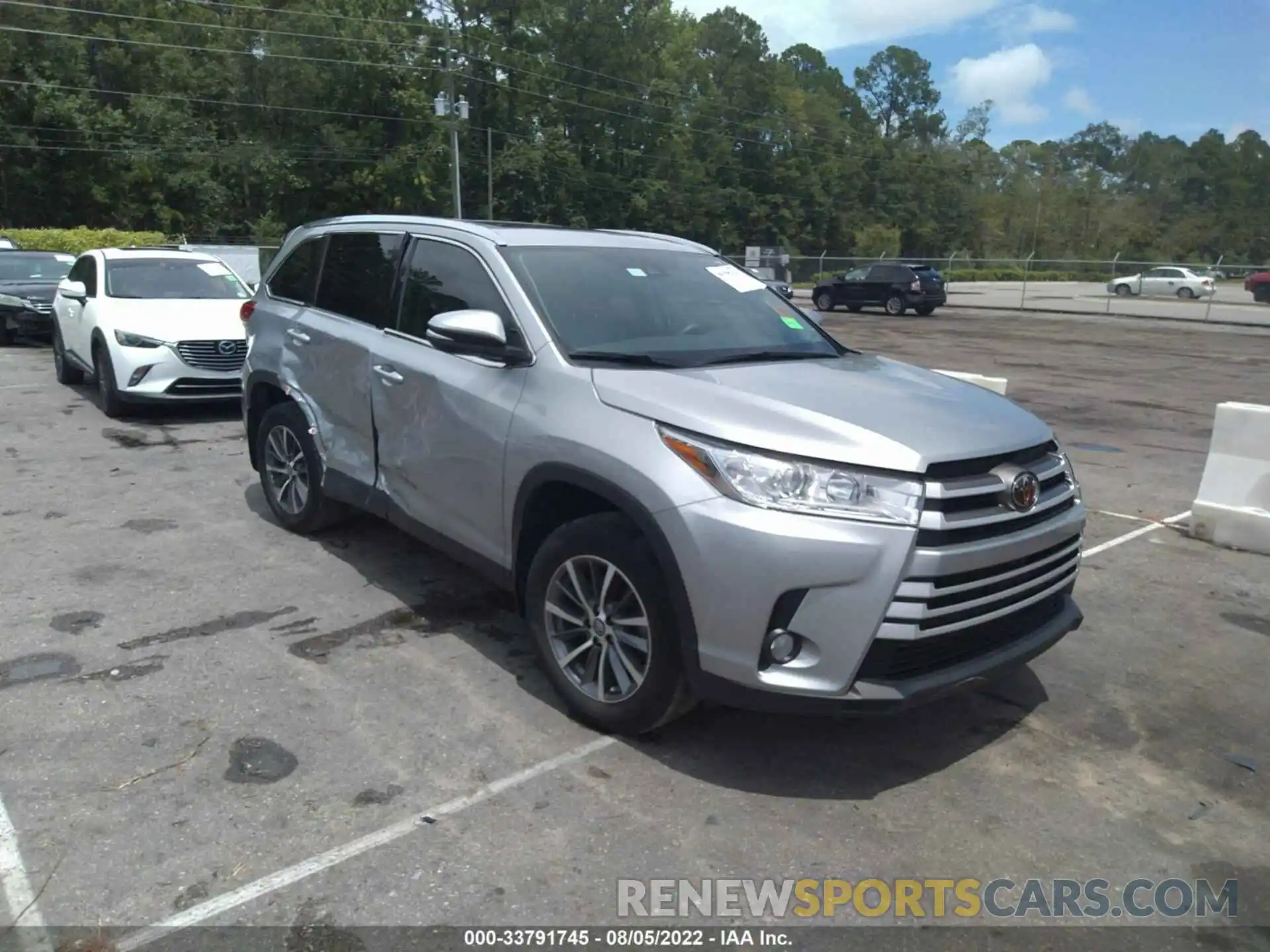 1 Photograph of a damaged car 5TDKZRFH2KS562059 TOYOTA HIGHLANDER 2019