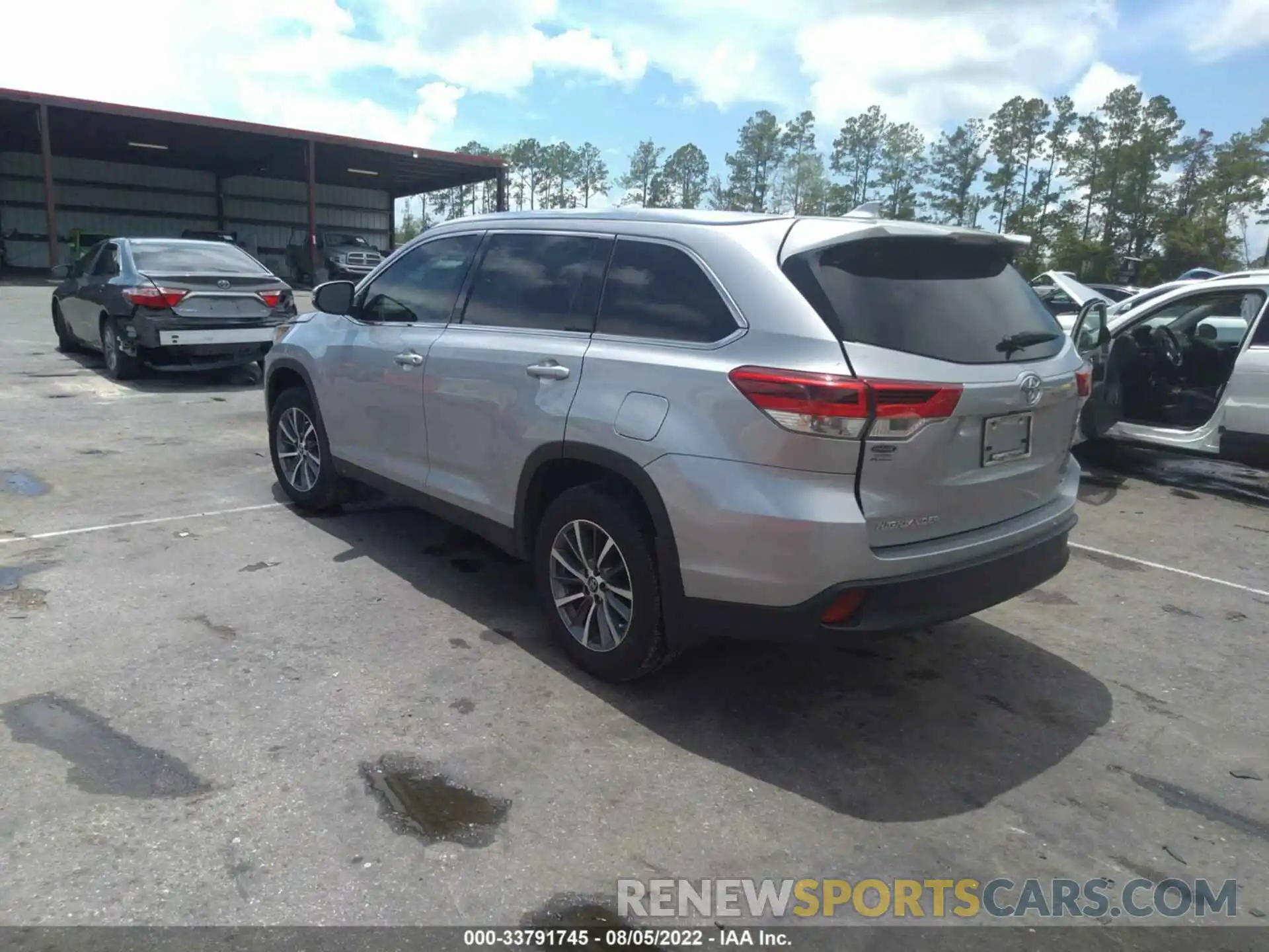 3 Photograph of a damaged car 5TDKZRFH2KS562059 TOYOTA HIGHLANDER 2019