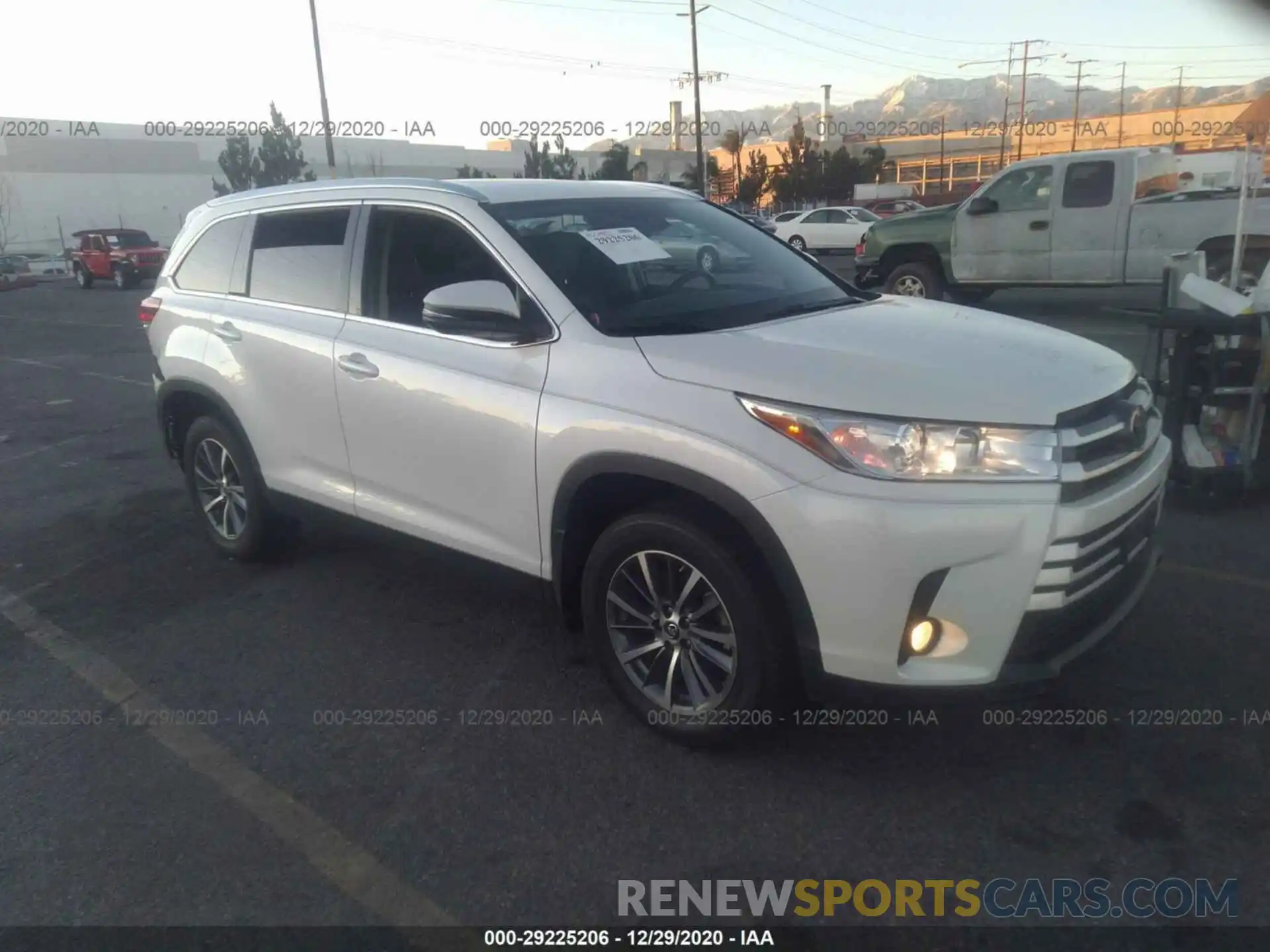 1 Photograph of a damaged car 5TDKZRFH2KS562594 TOYOTA HIGHLANDER 2019