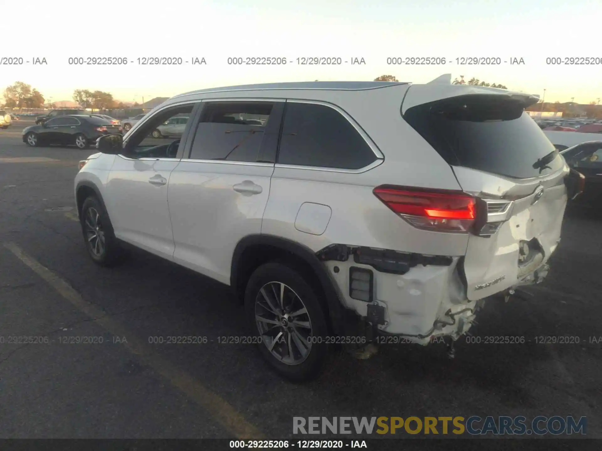 3 Photograph of a damaged car 5TDKZRFH2KS562594 TOYOTA HIGHLANDER 2019