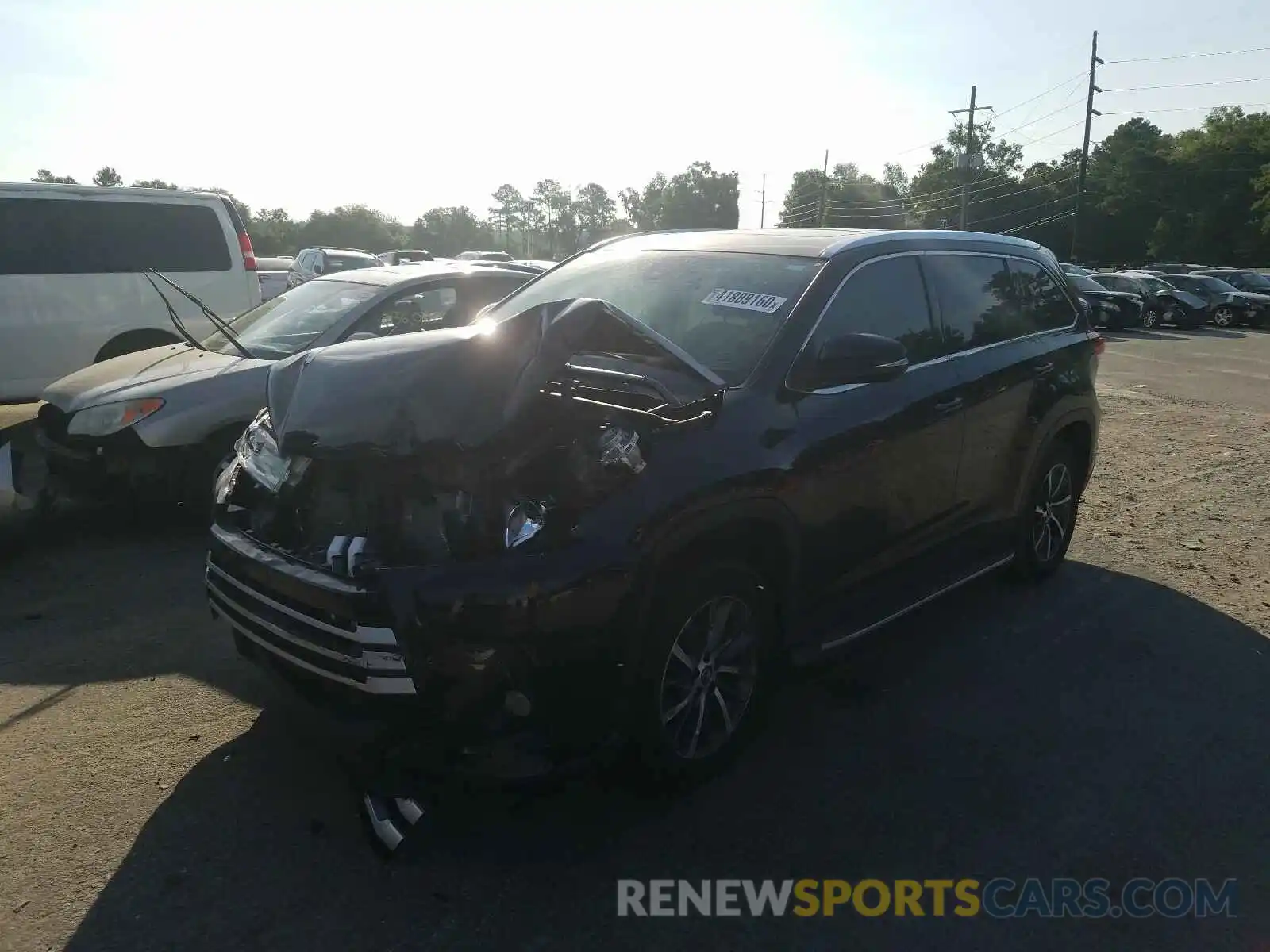 2 Photograph of a damaged car 5TDKZRFH2KS562885 TOYOTA HIGHLANDER 2019