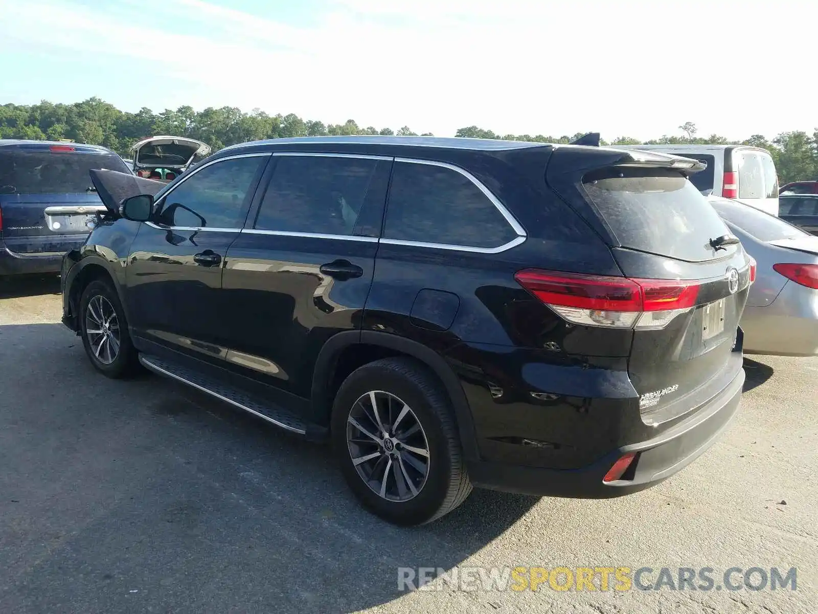 3 Photograph of a damaged car 5TDKZRFH2KS562885 TOYOTA HIGHLANDER 2019