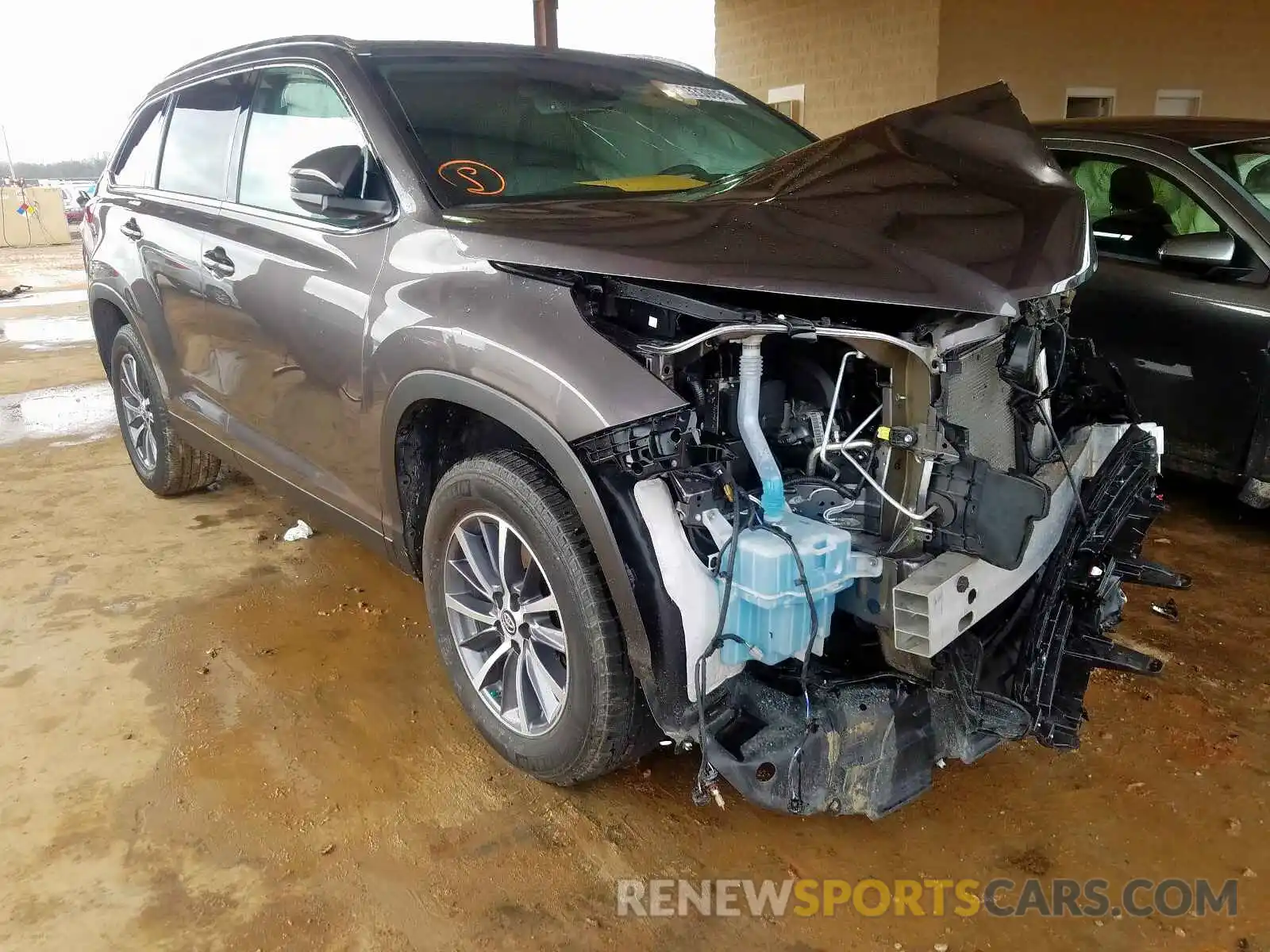 1 Photograph of a damaged car 5TDKZRFH2KS564703 TOYOTA HIGHLANDER 2019