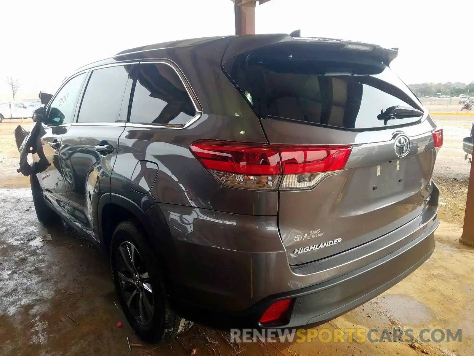 3 Photograph of a damaged car 5TDKZRFH2KS564703 TOYOTA HIGHLANDER 2019