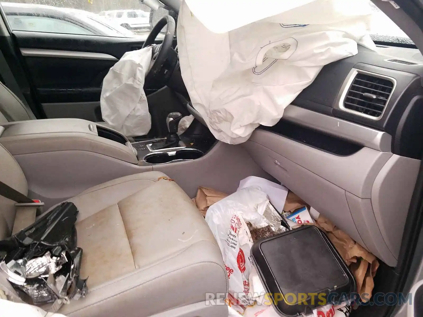 5 Photograph of a damaged car 5TDKZRFH2KS565625 TOYOTA HIGHLANDER 2019