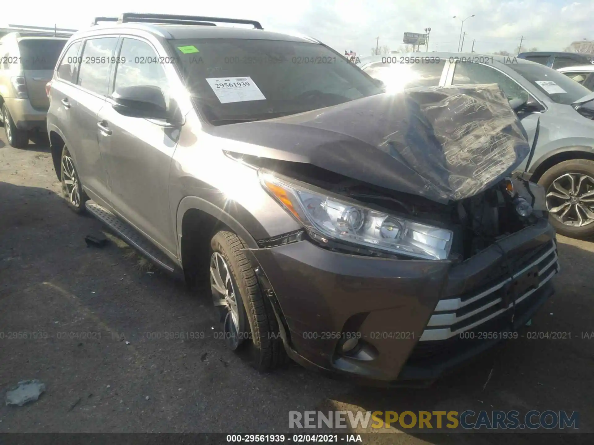 1 Photograph of a damaged car 5TDKZRFH2KS567357 TOYOTA HIGHLANDER 2019