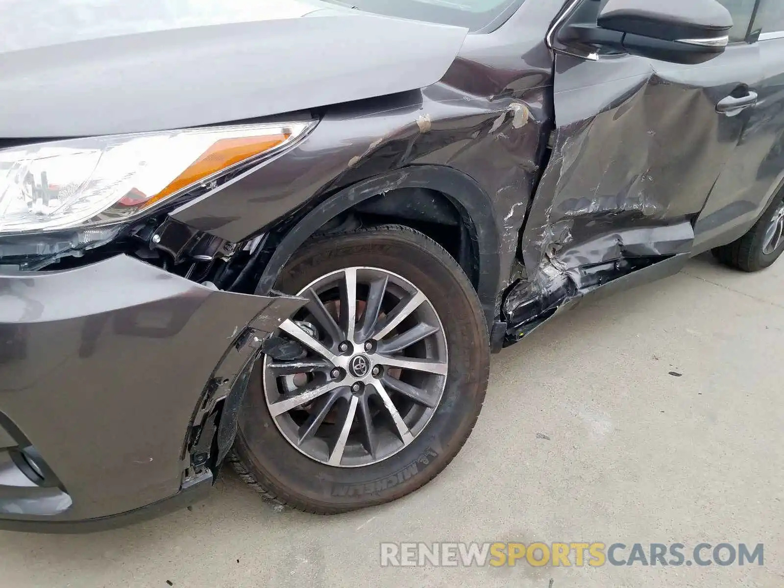 9 Photograph of a damaged car 5TDKZRFH2KS567830 TOYOTA HIGHLANDER 2019