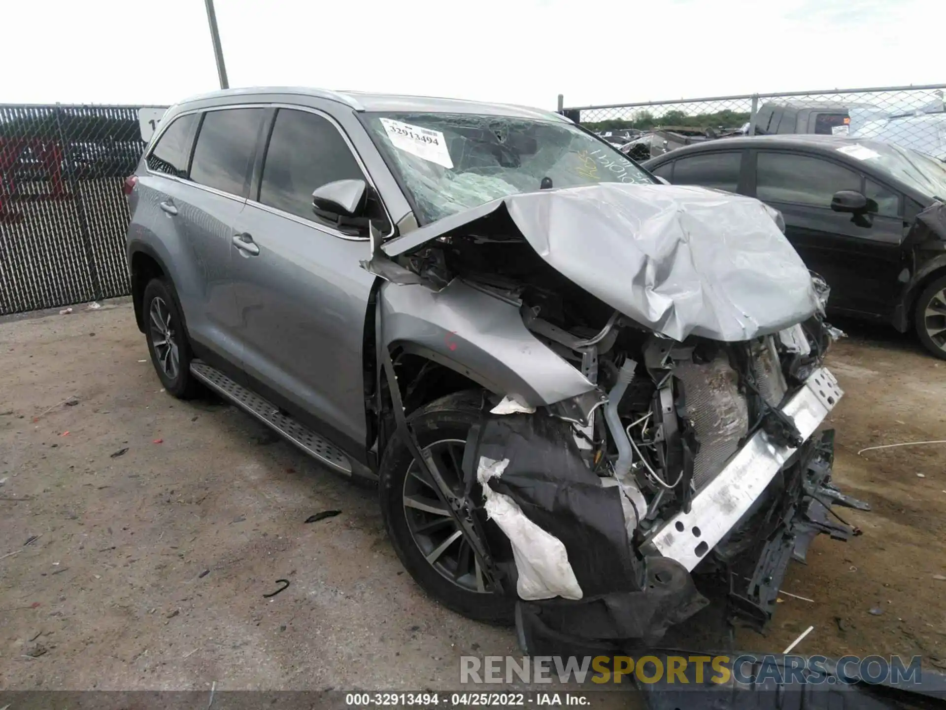 1 Photograph of a damaged car 5TDKZRFH2KS569500 TOYOTA HIGHLANDER 2019