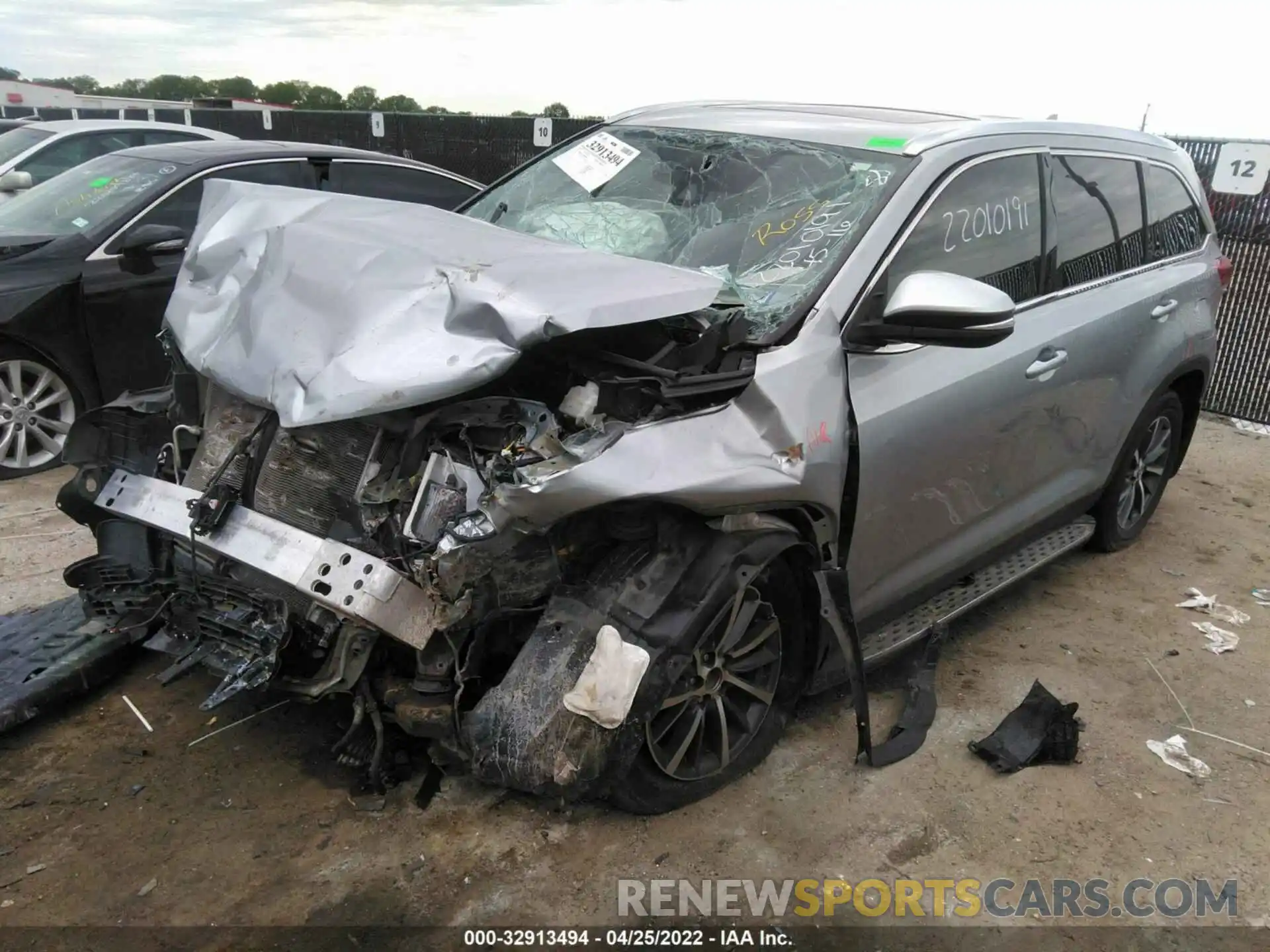 2 Photograph of a damaged car 5TDKZRFH2KS569500 TOYOTA HIGHLANDER 2019