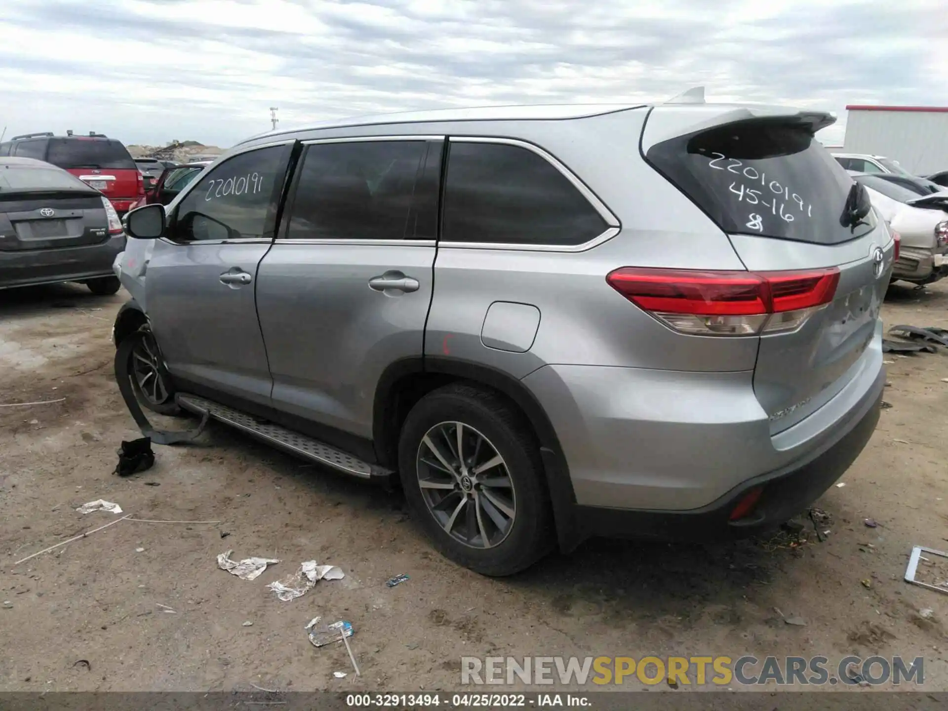 3 Фотография поврежденного автомобиля 5TDKZRFH2KS569500 TOYOTA HIGHLANDER 2019