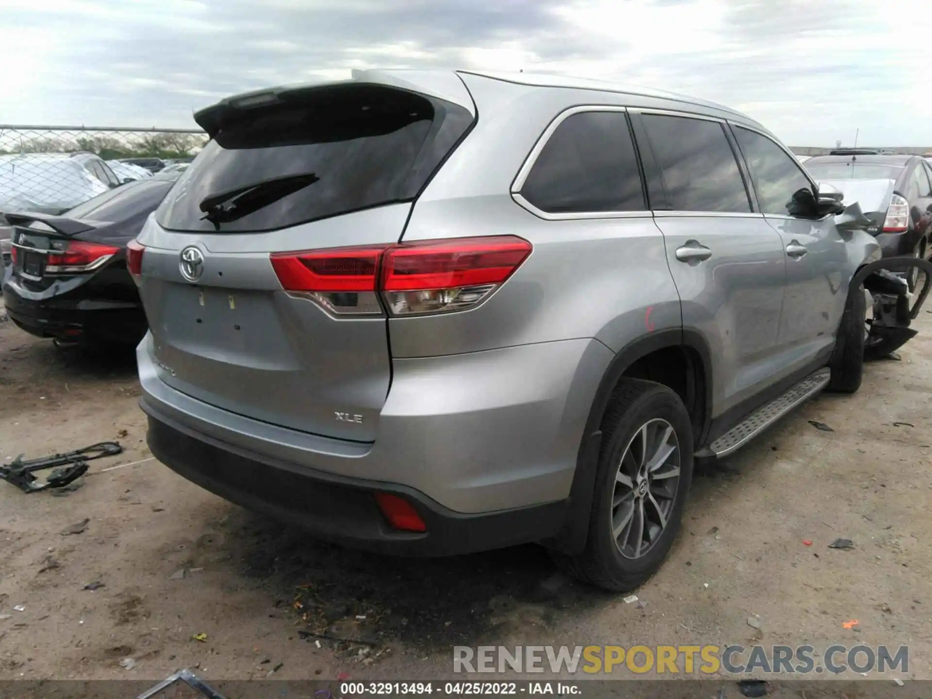 4 Фотография поврежденного автомобиля 5TDKZRFH2KS569500 TOYOTA HIGHLANDER 2019