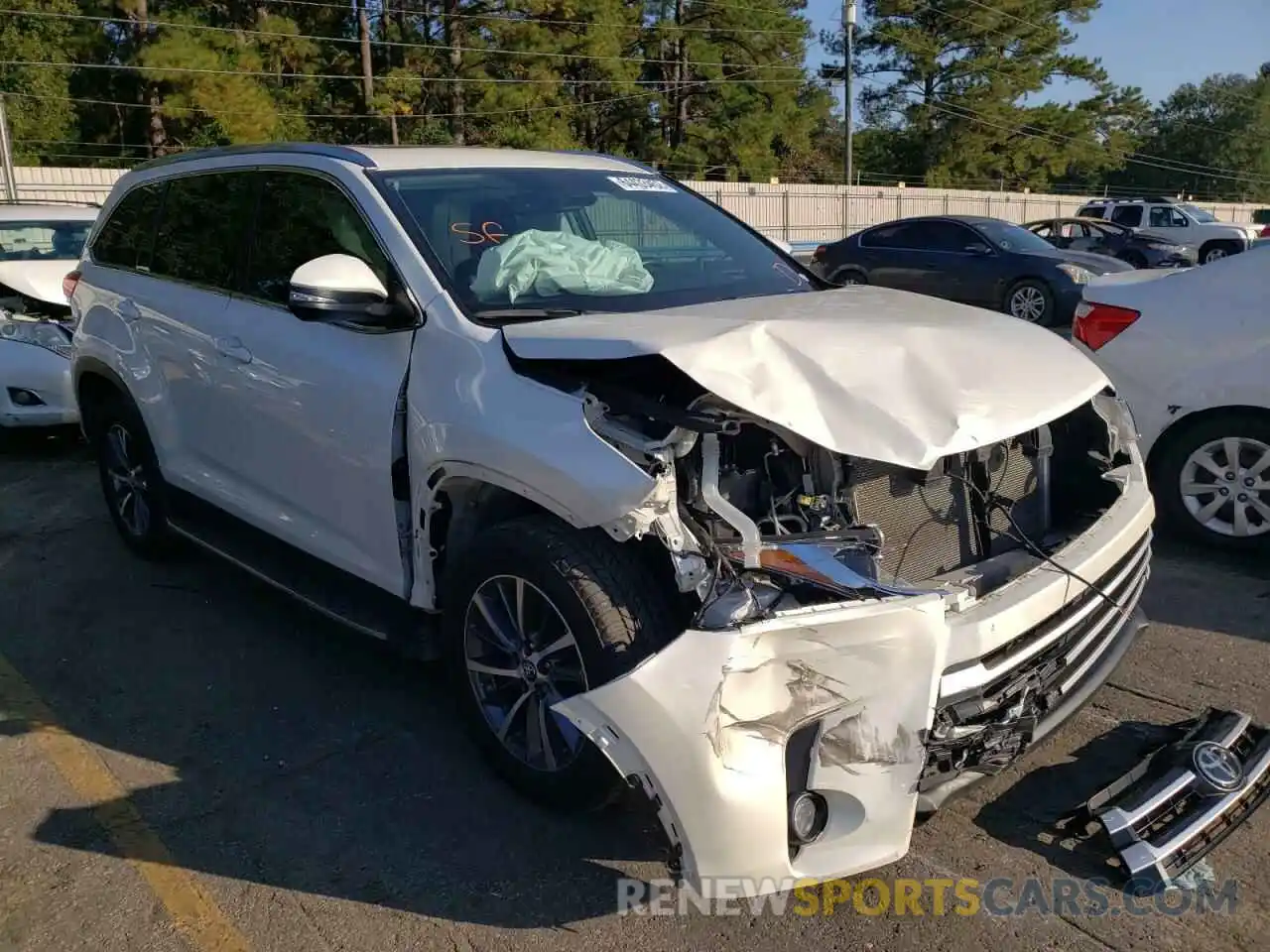 1 Photograph of a damaged car 5TDKZRFH2KS570050 TOYOTA HIGHLANDER 2019