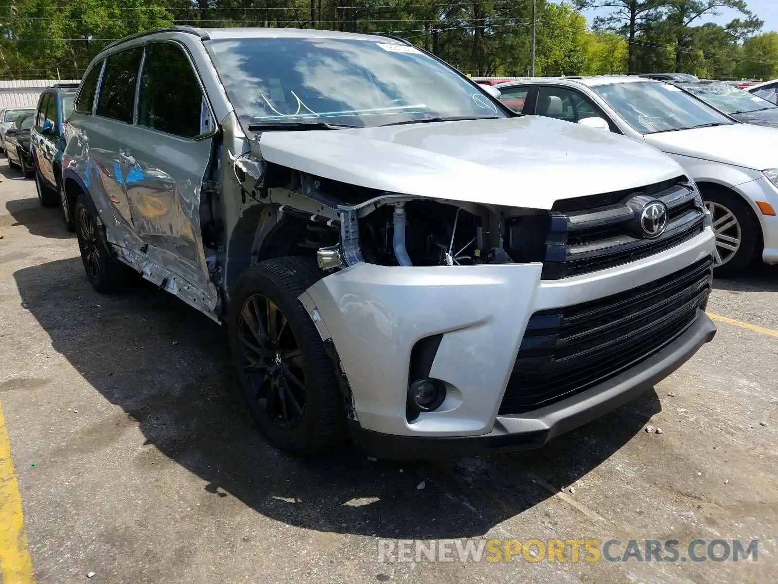 1 Photograph of a damaged car 5TDKZRFH2KS570212 TOYOTA HIGHLANDER 2019