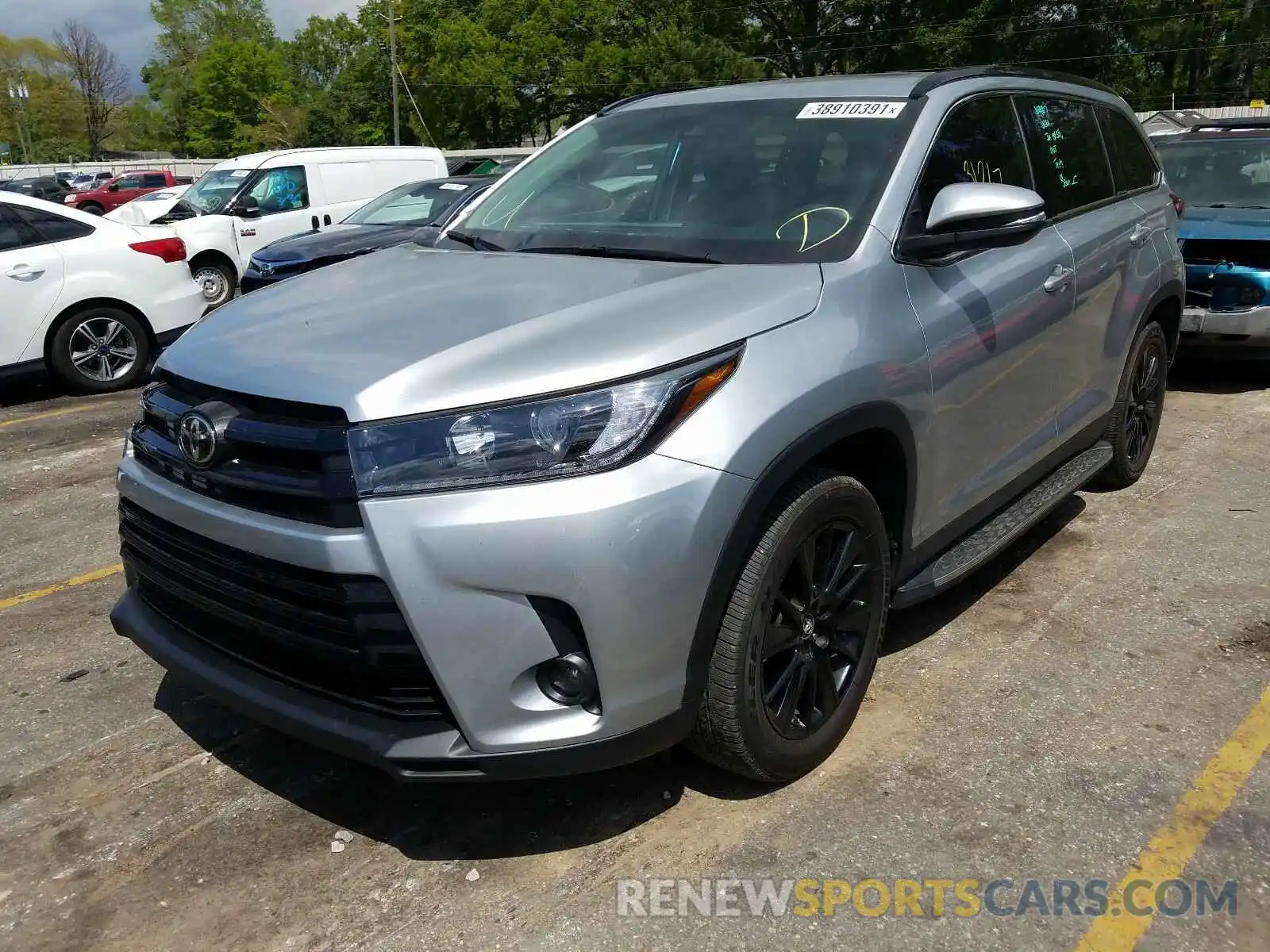 2 Photograph of a damaged car 5TDKZRFH2KS570212 TOYOTA HIGHLANDER 2019