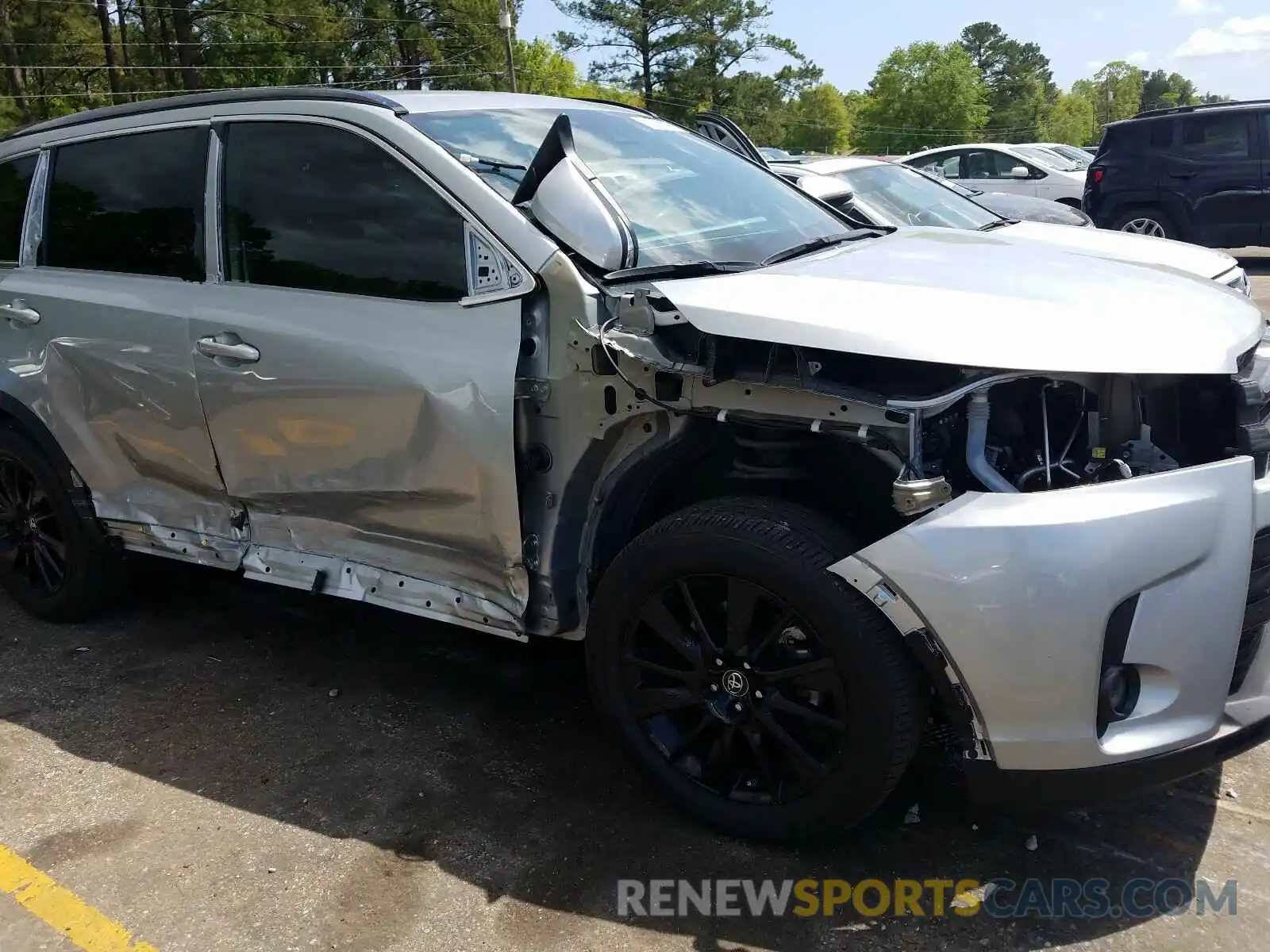 9 Photograph of a damaged car 5TDKZRFH2KS570212 TOYOTA HIGHLANDER 2019