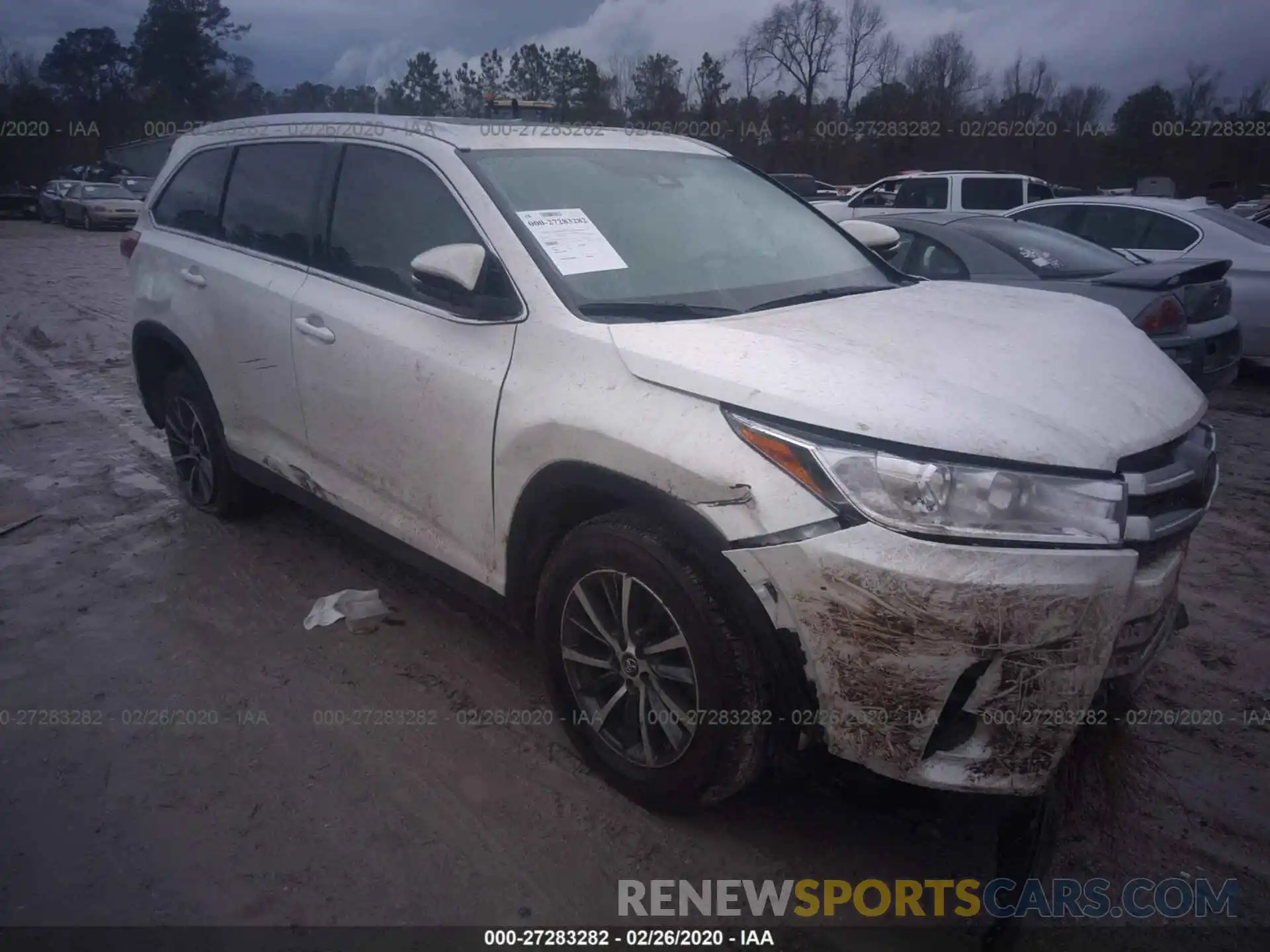 1 Photograph of a damaged car 5TDKZRFH2KS570727 TOYOTA HIGHLANDER 2019